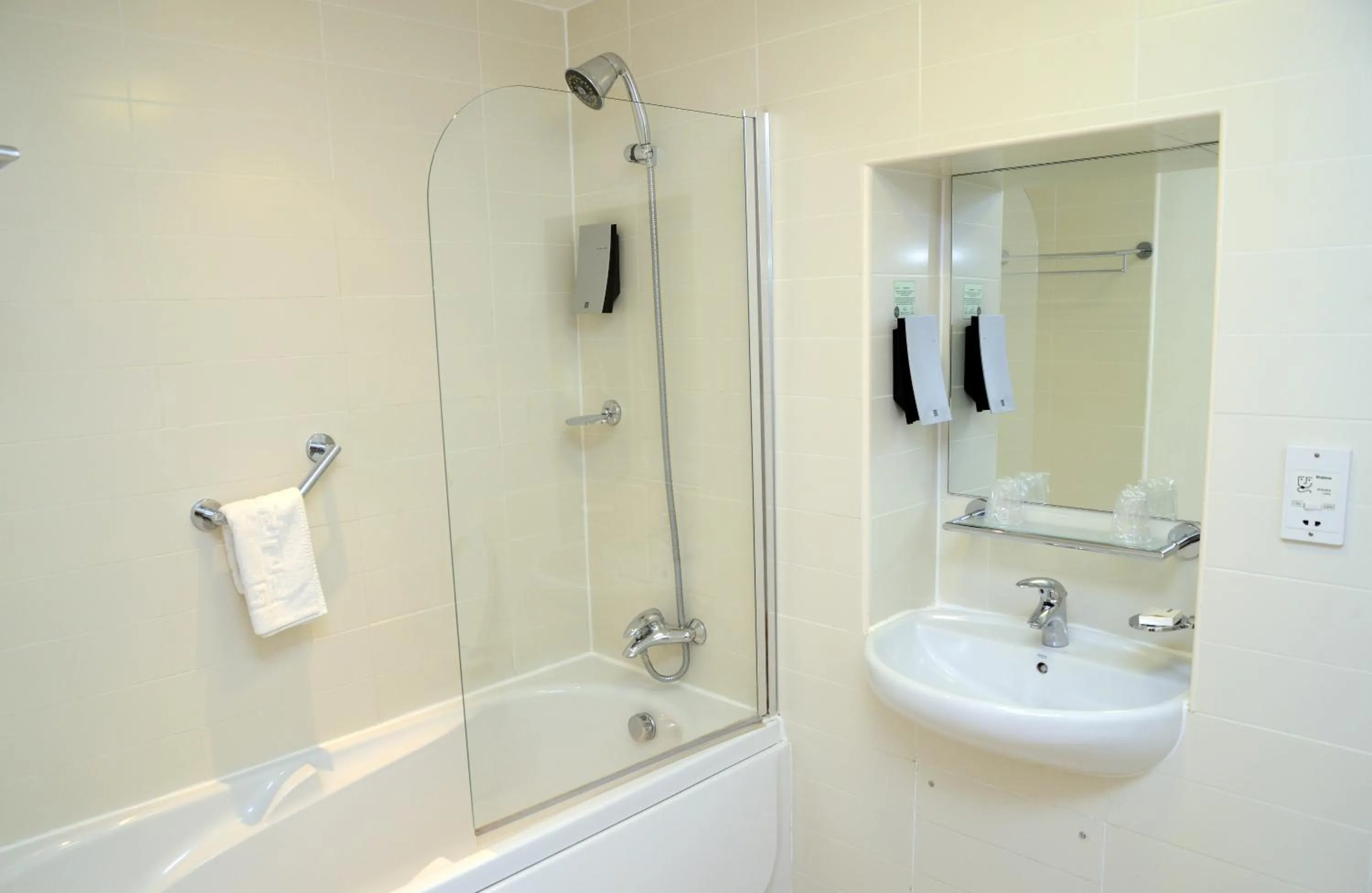 Bathroom in PREMIER SUITES Newcastle