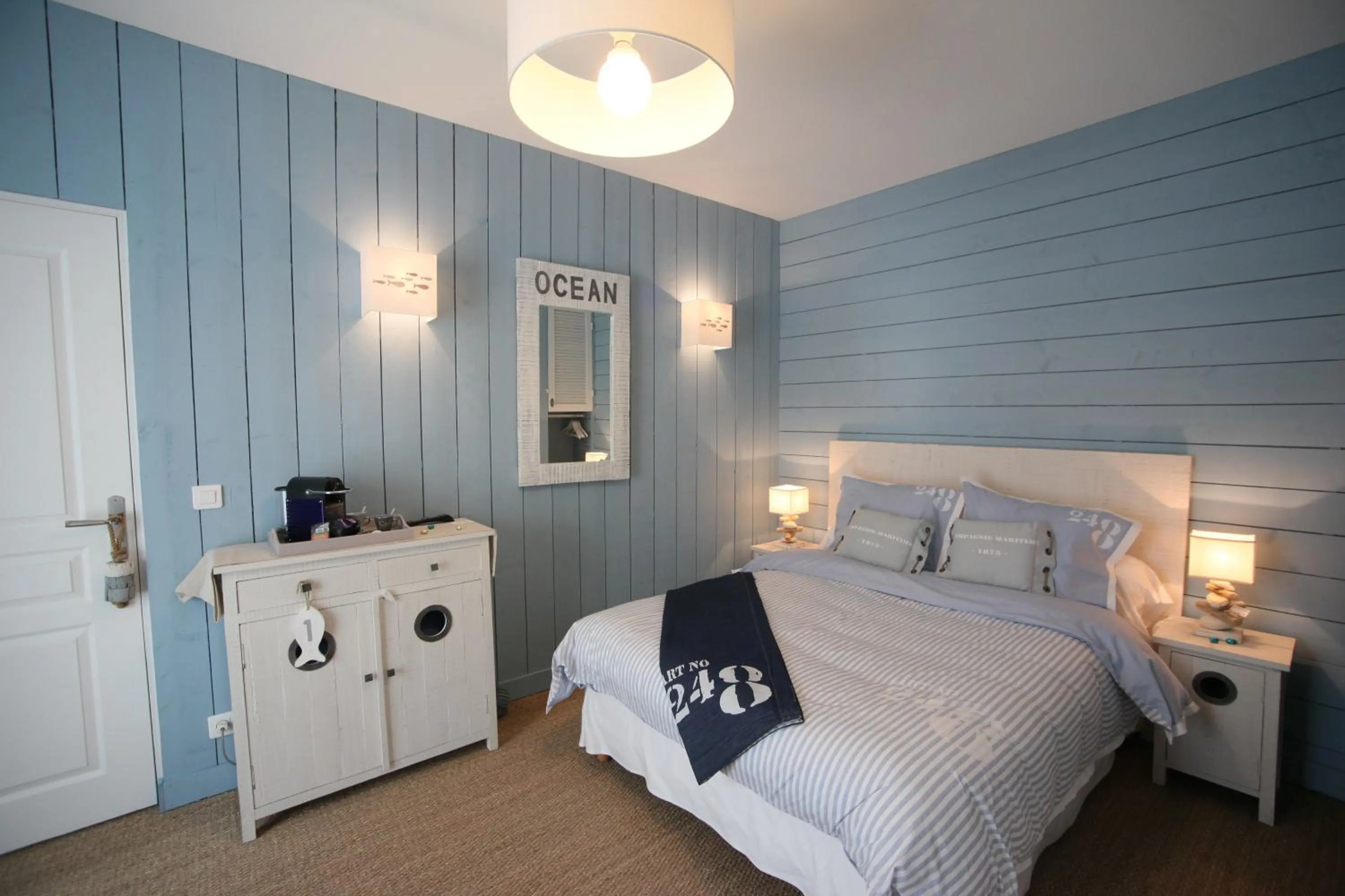 Photo of the whole room in La Maison au-dessus des Voiles