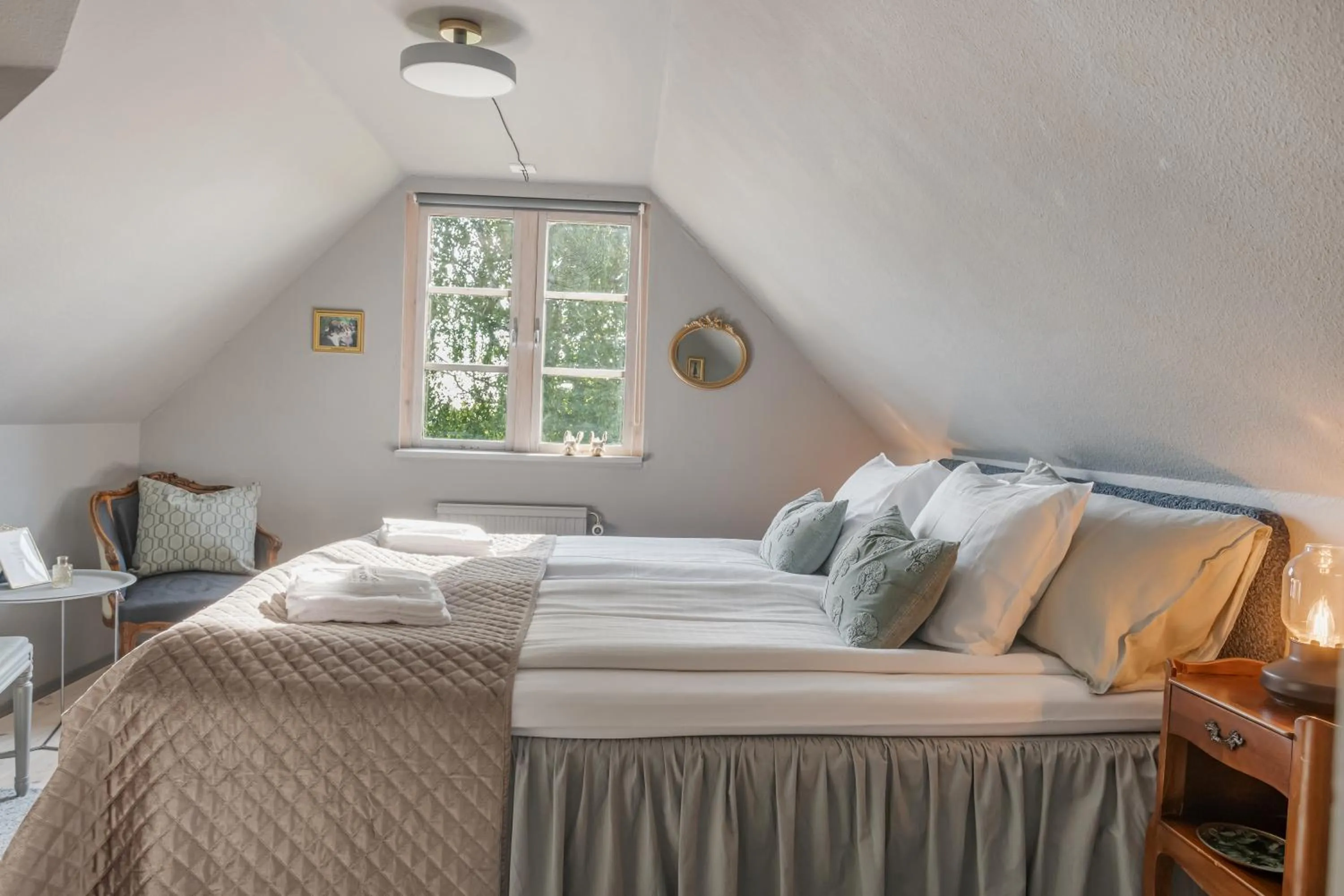 Bedroom, Bed in Mellby Atelier på Österlen