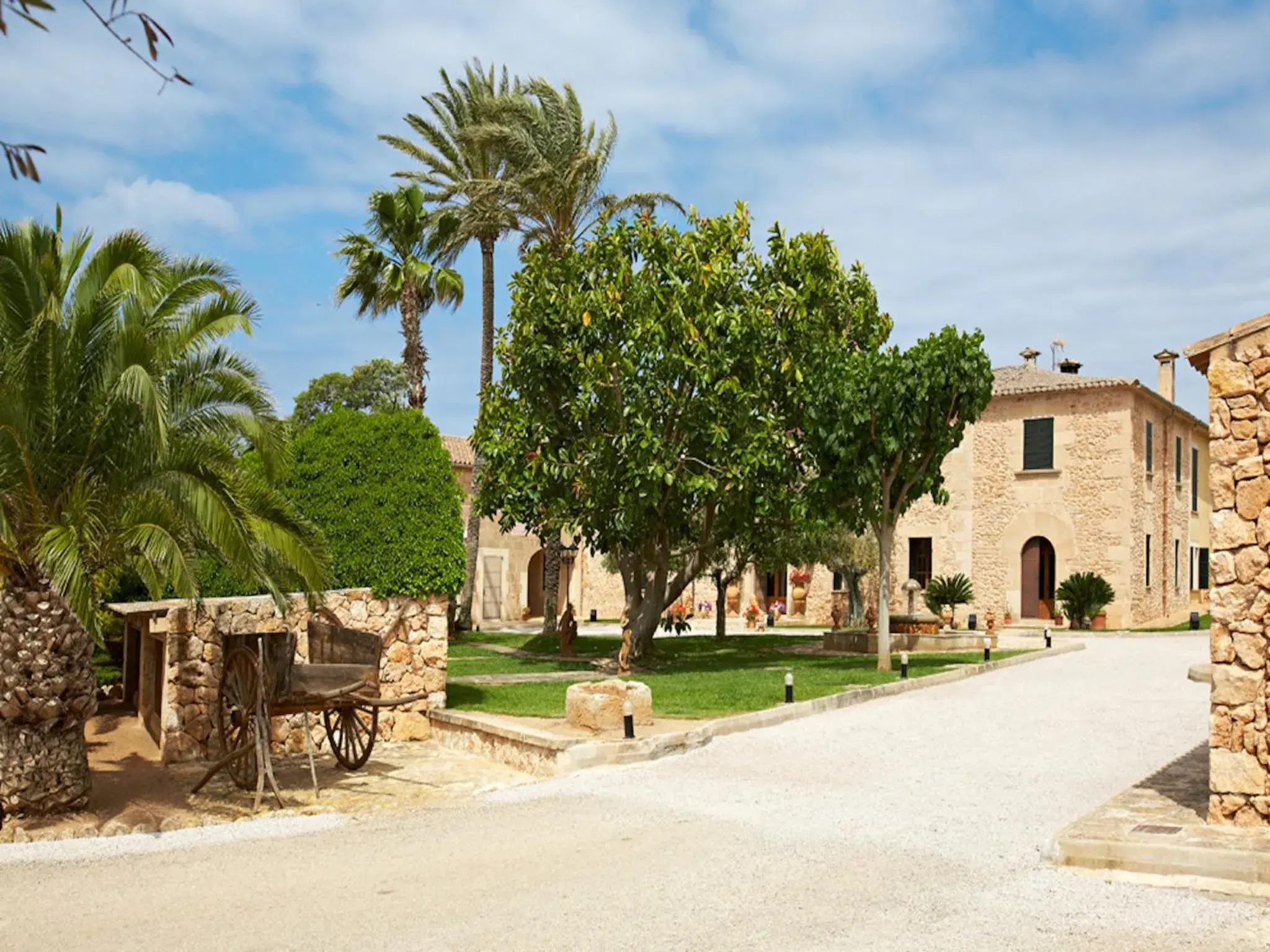Facade/entrance in Puig de Ros d’Alt Facade/entrance in Puig de Ros d’Alt