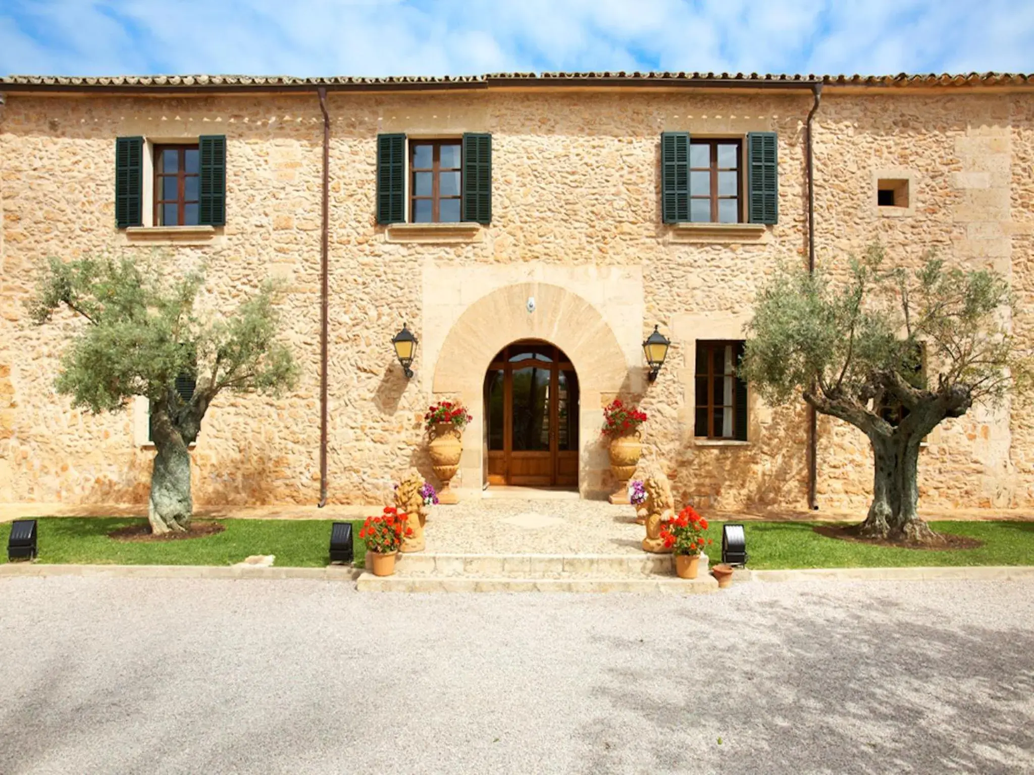 Facade/entrance in Puig de Ros d’Alt Facade/entrance in Puig de Ros d’Alt