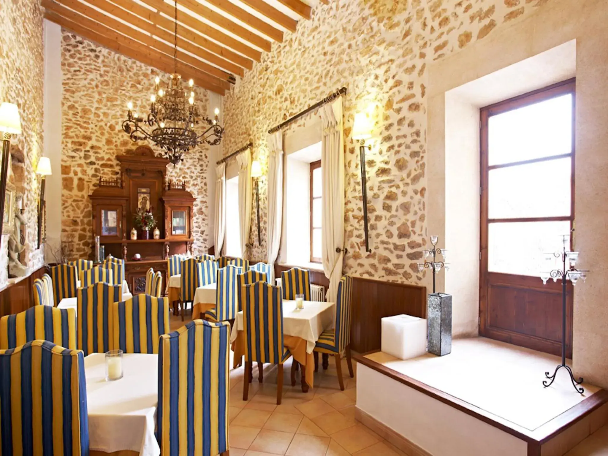 Restaurant/places to eat in Puig de Ros d’Alt Restaurant/places to eat in Puig de Ros d’Alt