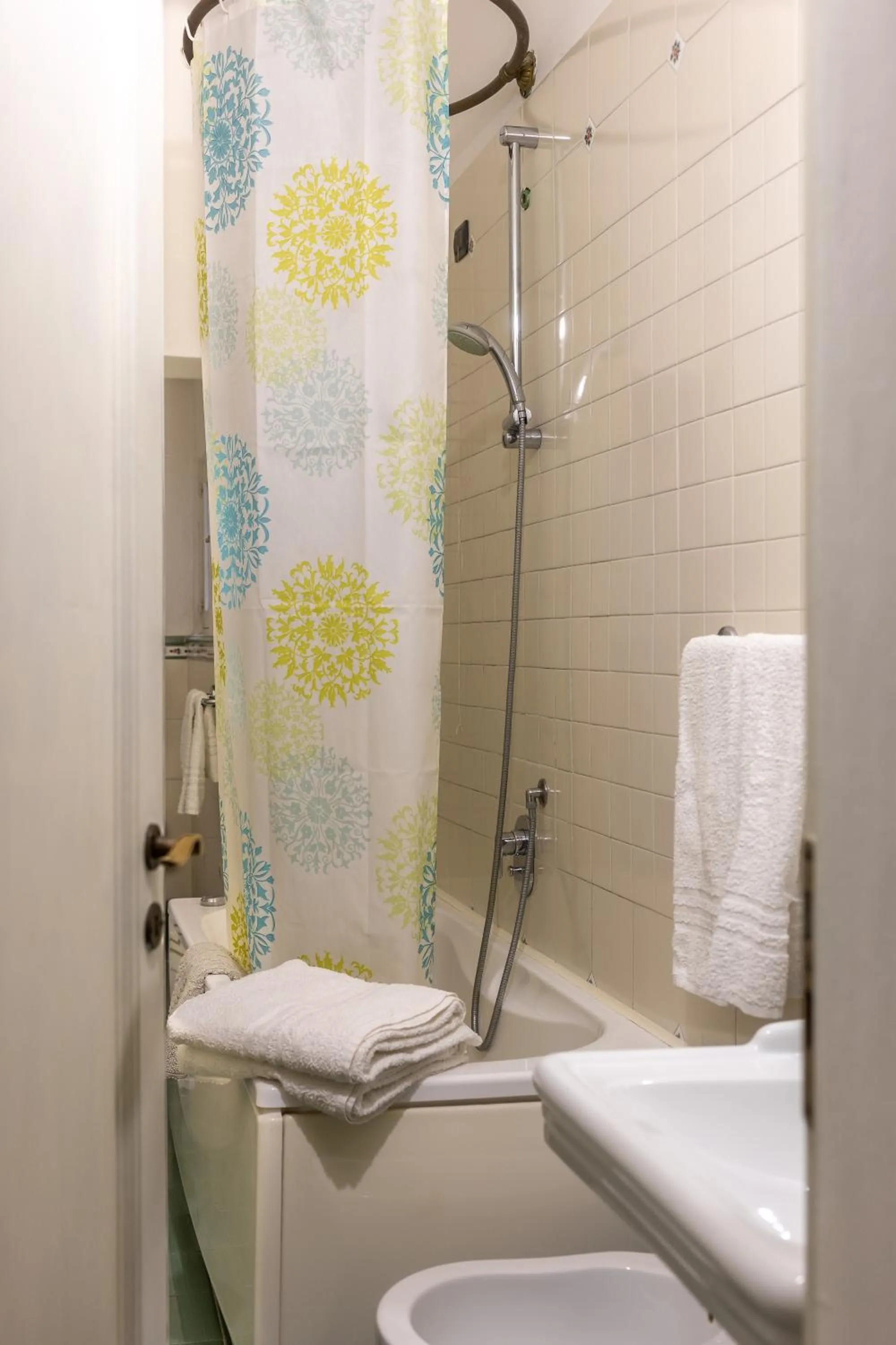 Shower in La Residenza del Proconsolo