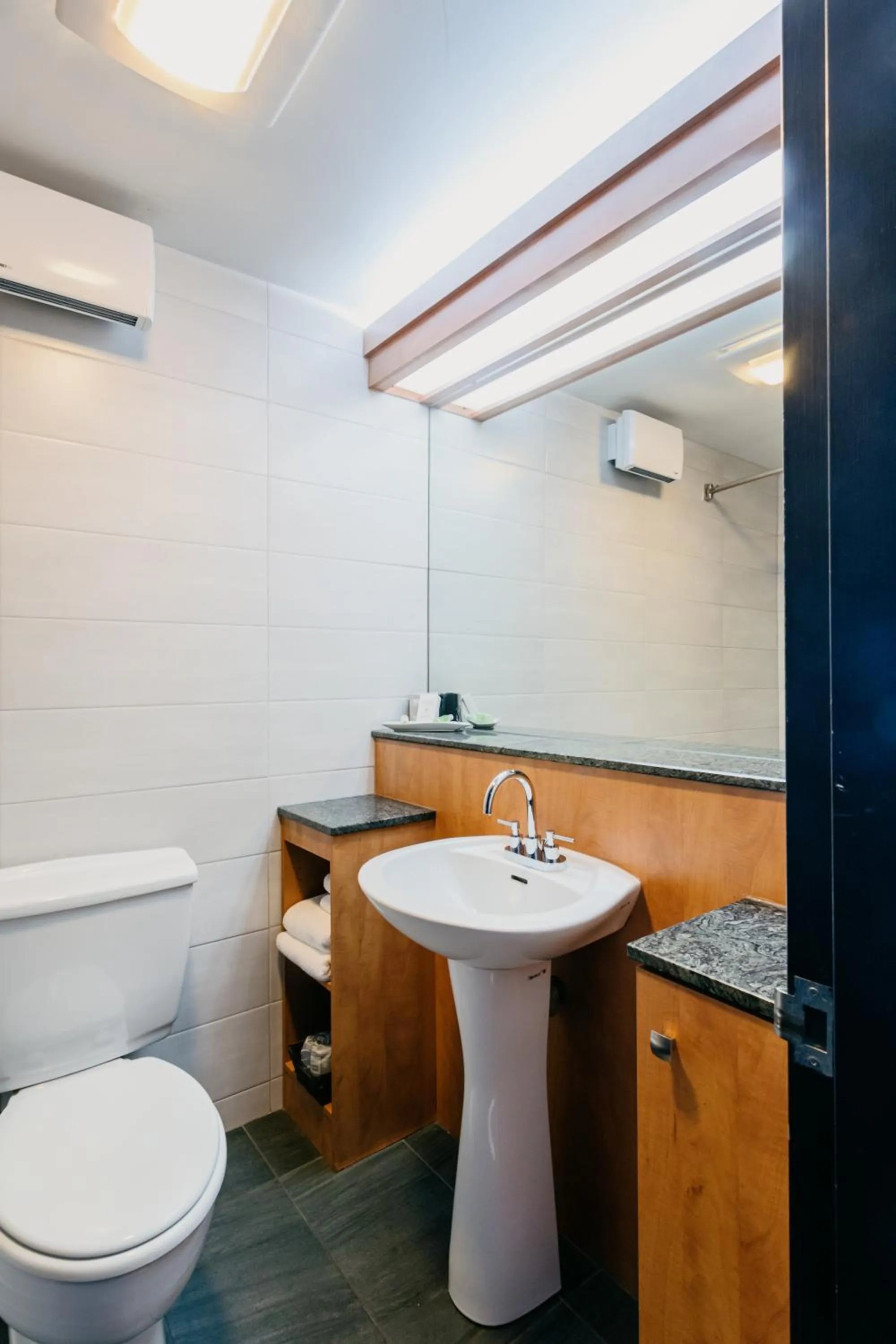 Toilet in Riotel Matane