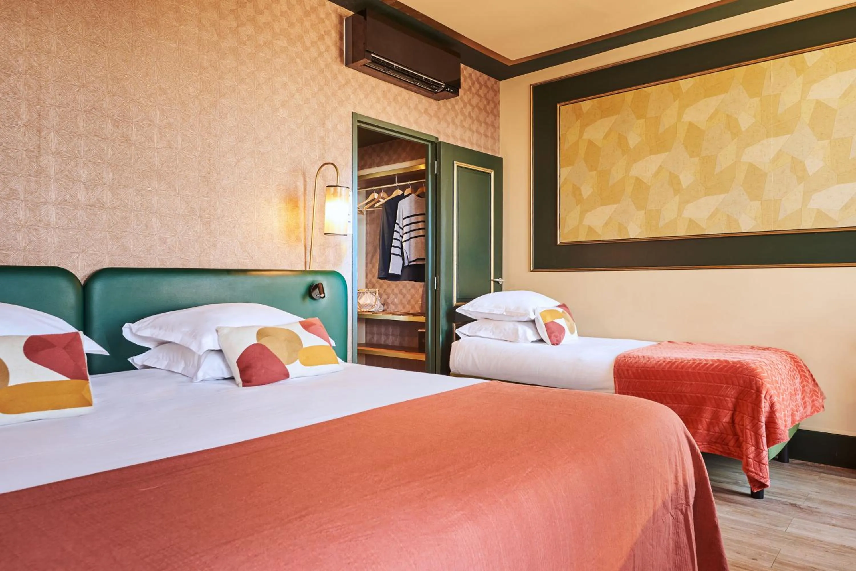 Bed in Hotel Konti Bordeaux by HappyCulture