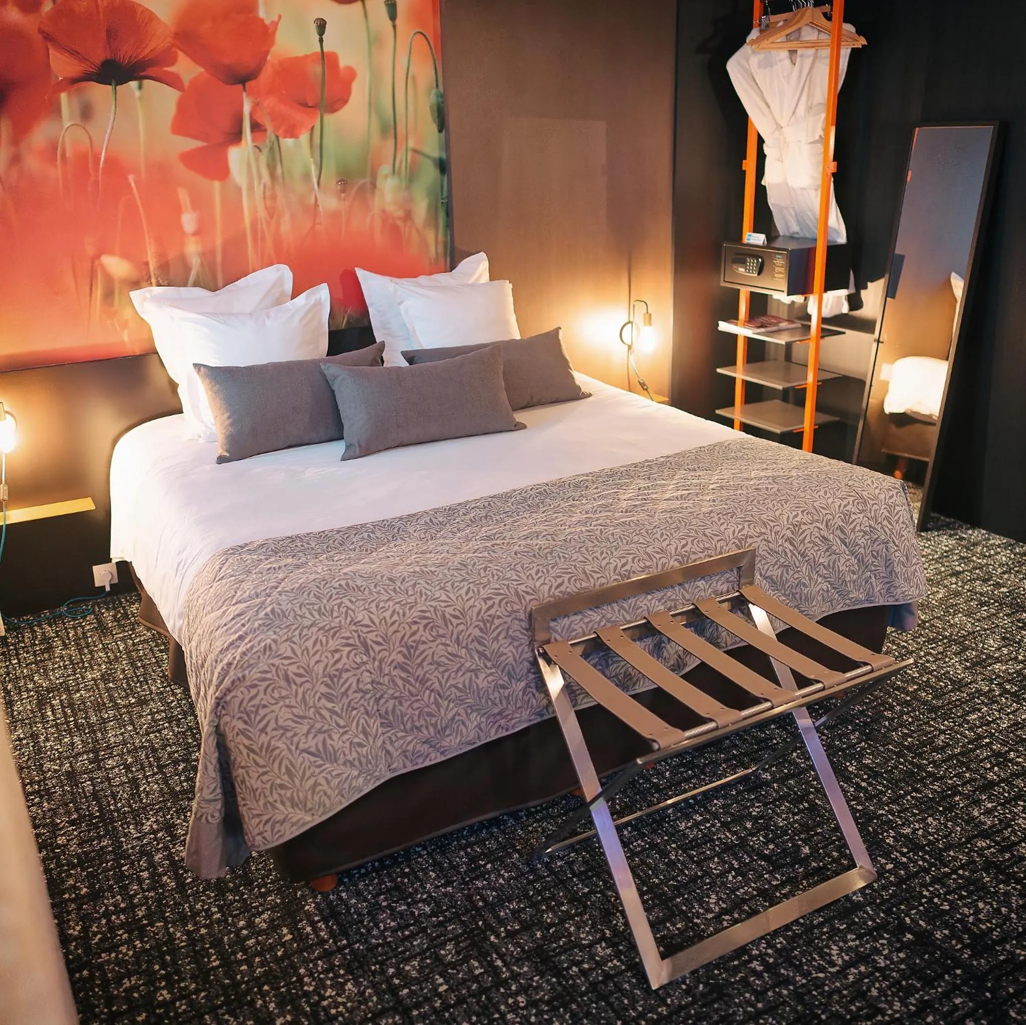 Bed in The Originals Boutique, Hôtel de la Paix, Brest