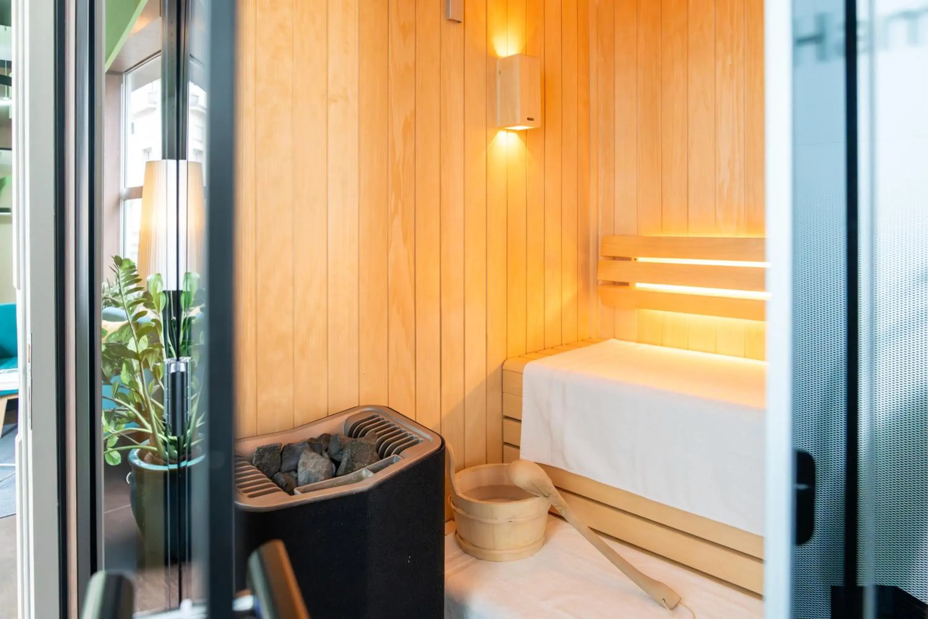 Sauna, Bed in The Originals Boutique, Hôtel de la Paix, Brest Sauna, Bed in The Originals Boutique, Hôtel de la Paix, Brest