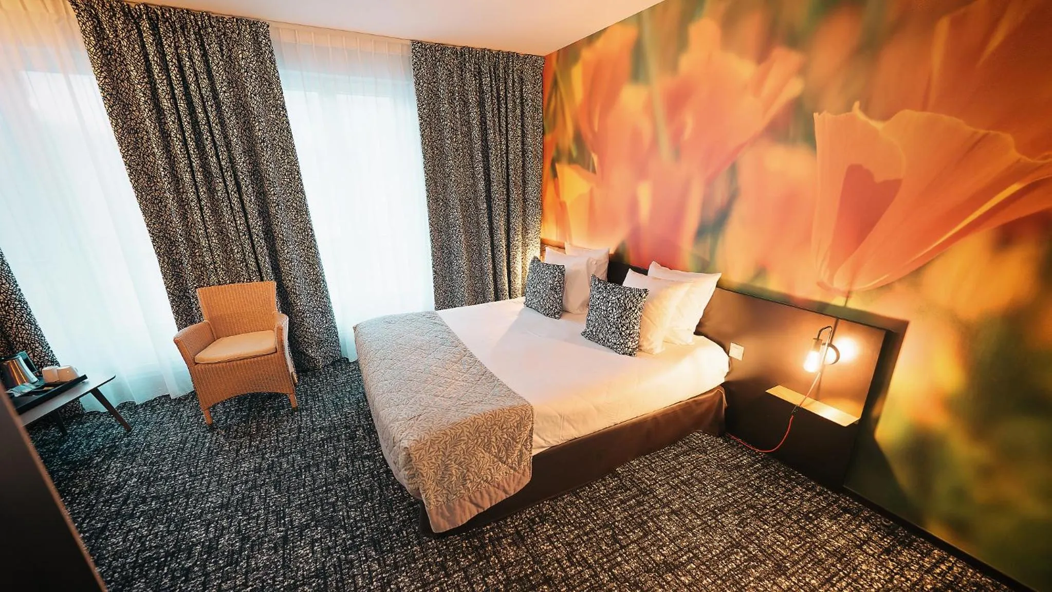 Bed in The Originals Boutique, Hôtel de la Paix, Brest