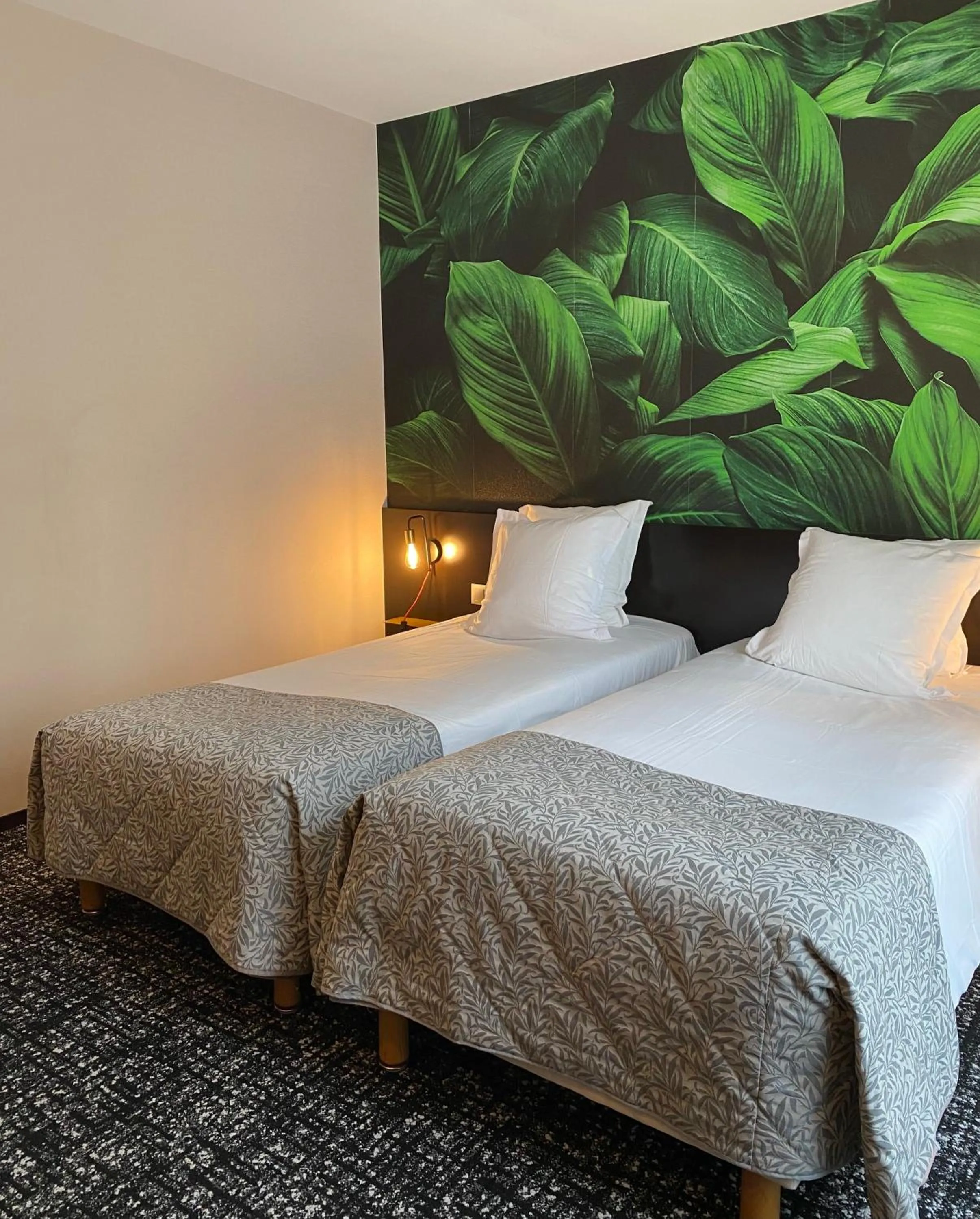 Bedroom, Bed in The Originals Boutique, Hôtel de la Paix, Brest