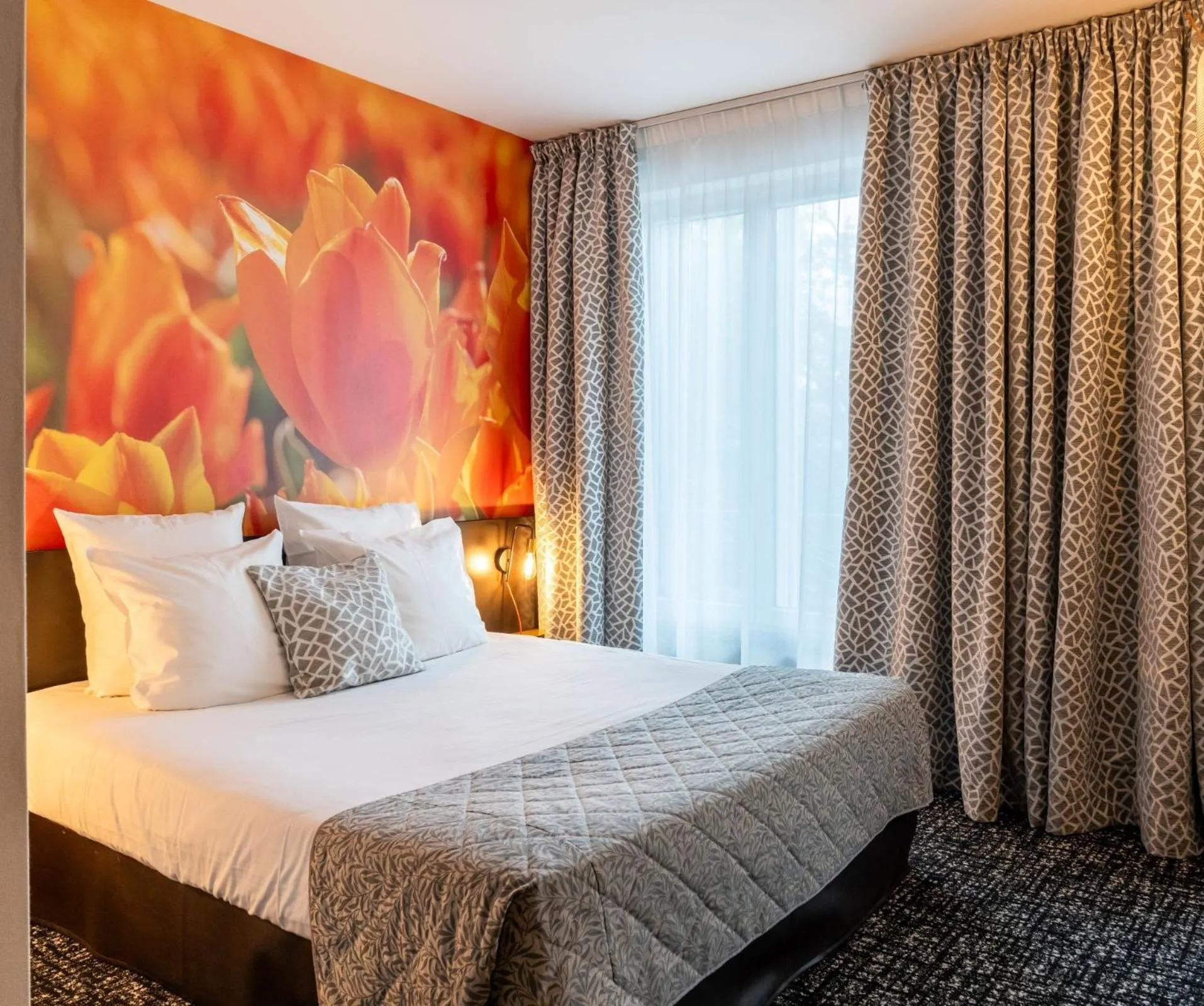 Bedroom, Bed in The Originals Boutique, Hôtel de la Paix, Brest