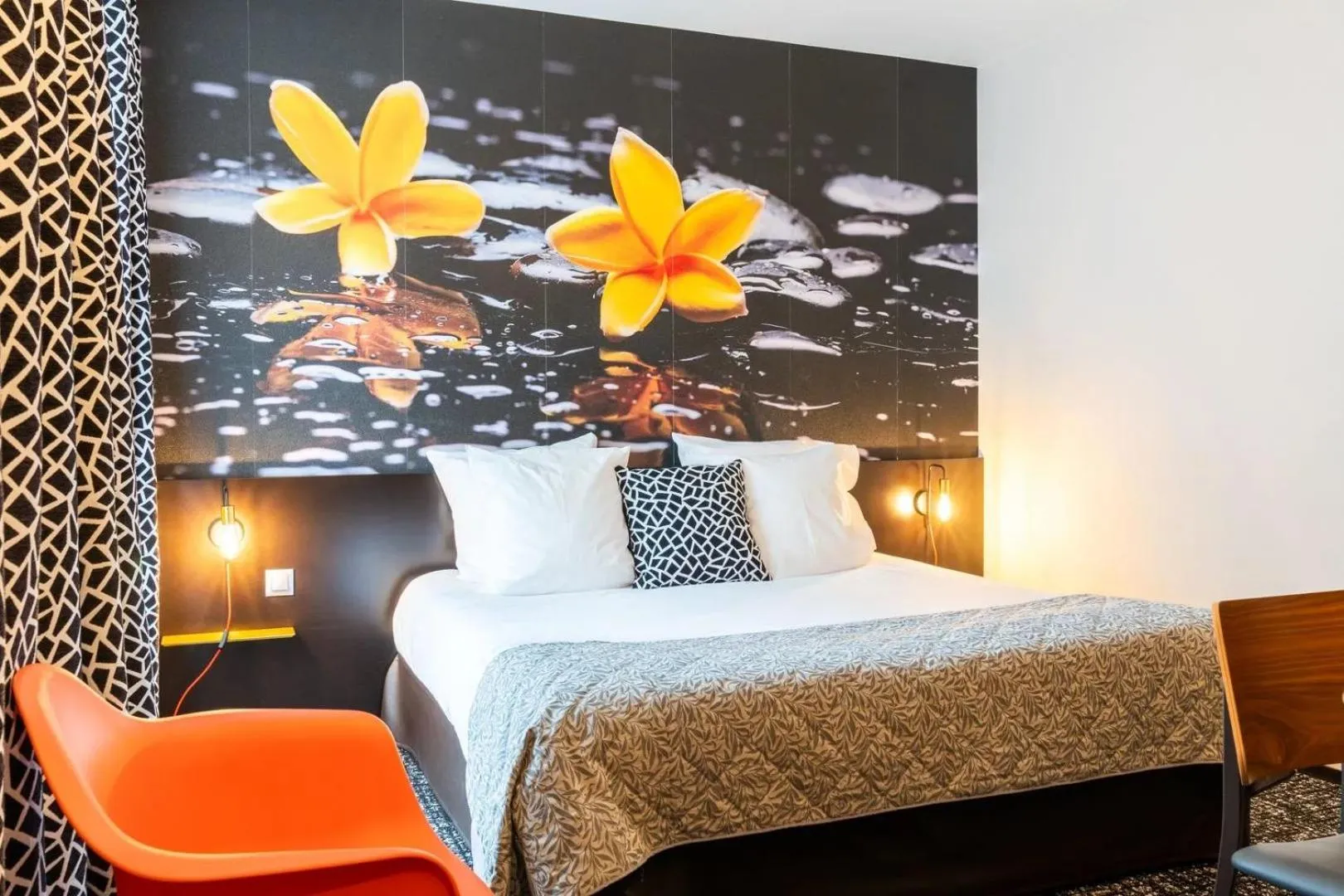 Photo of the whole room, Bed in The Originals Boutique, Hôtel de la Paix, Brest