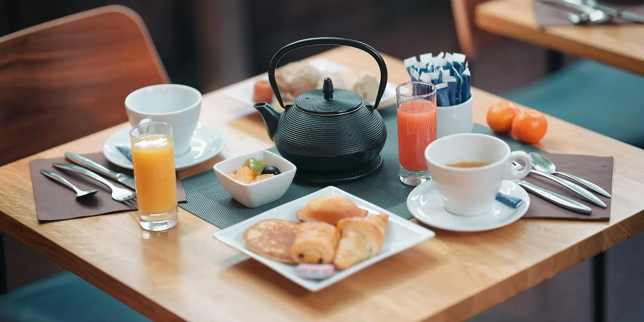 Breakfast in The Originals Boutique, Hôtel de la Paix, Brest Breakfast in The Originals Boutique, Hôtel de la Paix, Brest