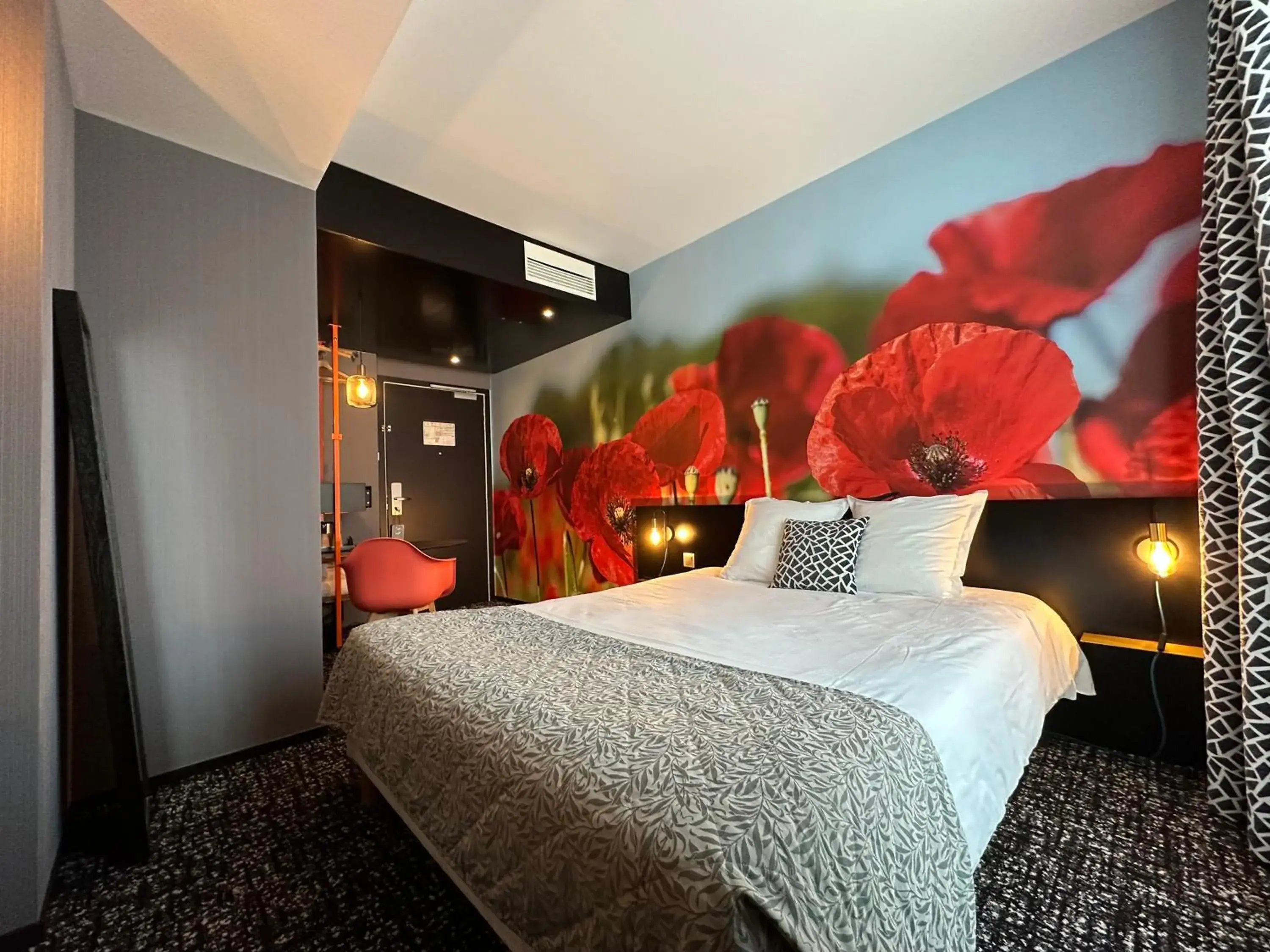 Photo of the whole room, Bed in The Originals Boutique, Hôtel de la Paix, Brest Photo of the whole room, Bed in The Originals Boutique, Hôtel de la Paix, Brest