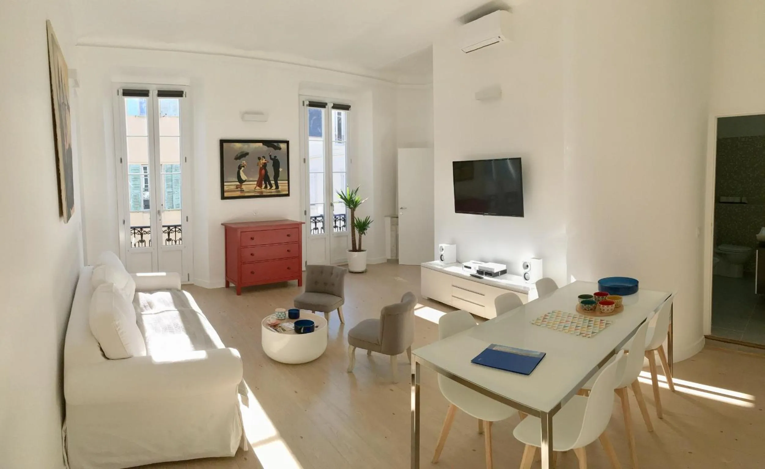 TV and multimedia in Apartment on Place Massena