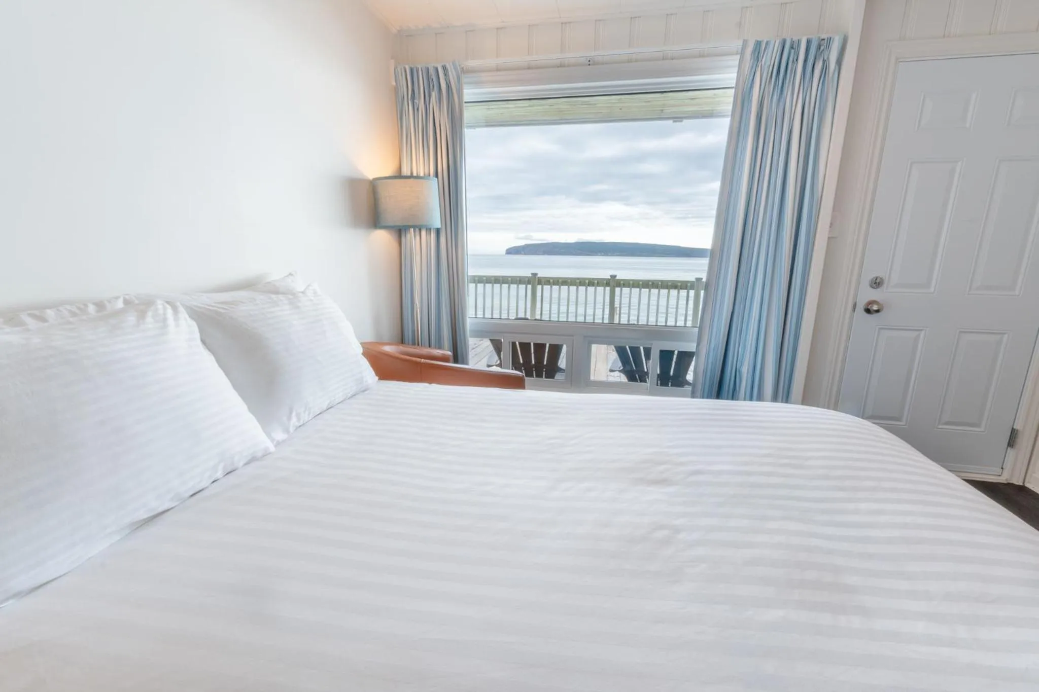 Photo of the whole room, Bed in Riotel Perce