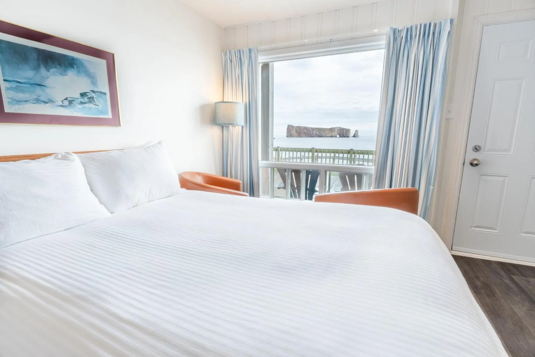 Photo of the whole room, Bed in Riotel Perce