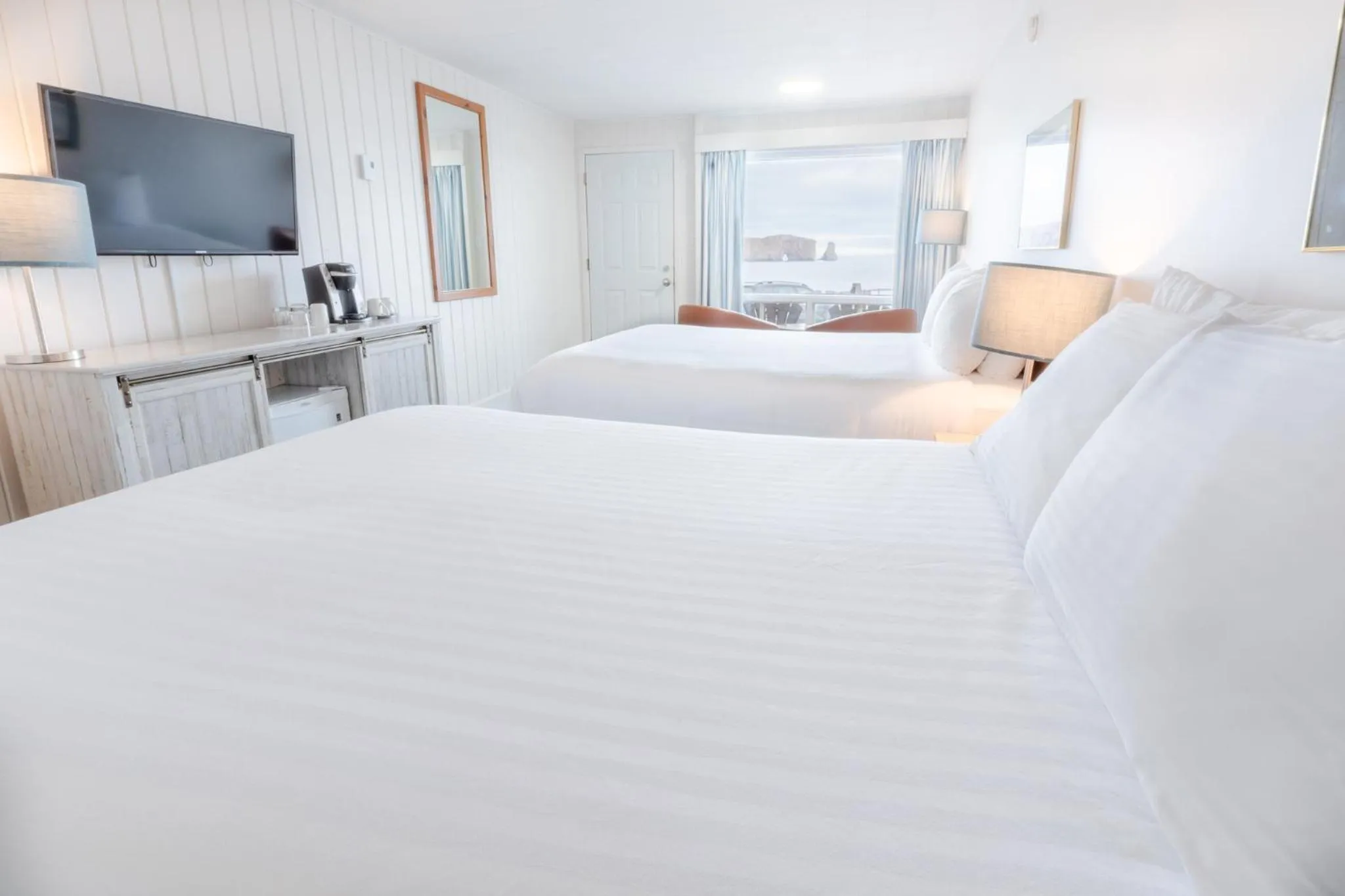 Photo of the whole room, Bed in Riotel Perce