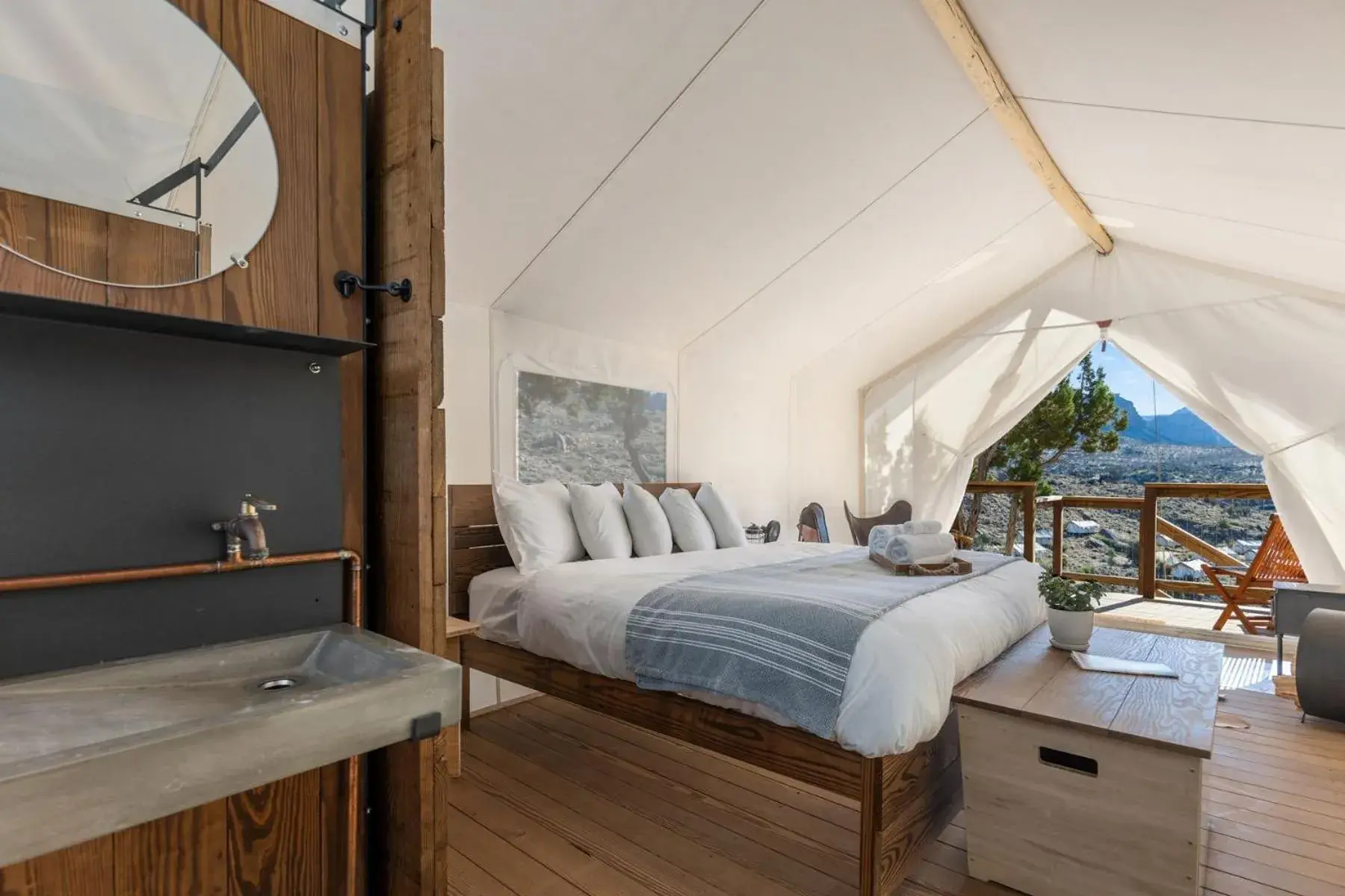 Deluxe Tent with Private Bathroom in Under Canvas Zion Deluxe Tent with Private Bathroom in Under Canvas Zion