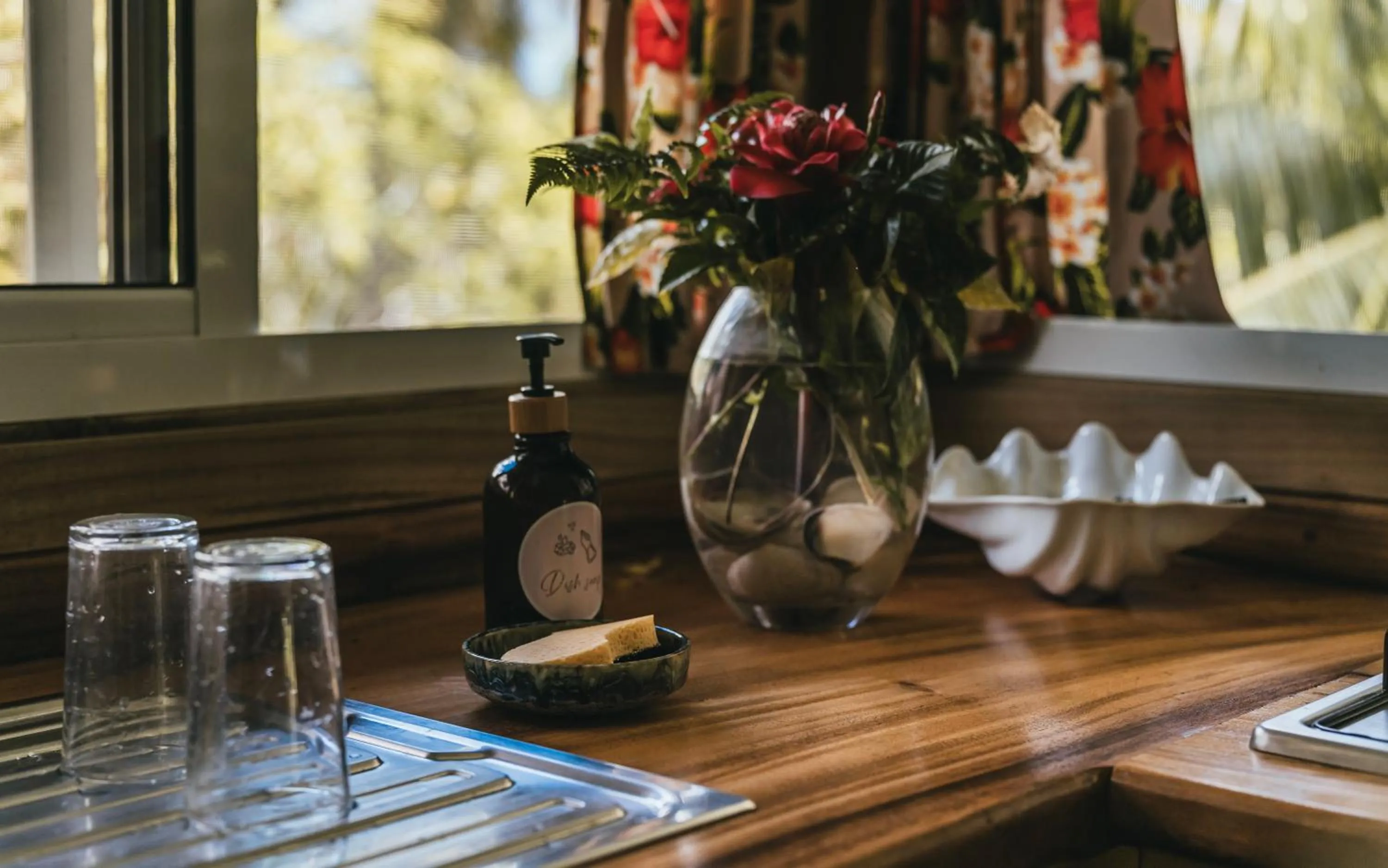 Kitchen or kitchenette in Bungalow Bali Hai