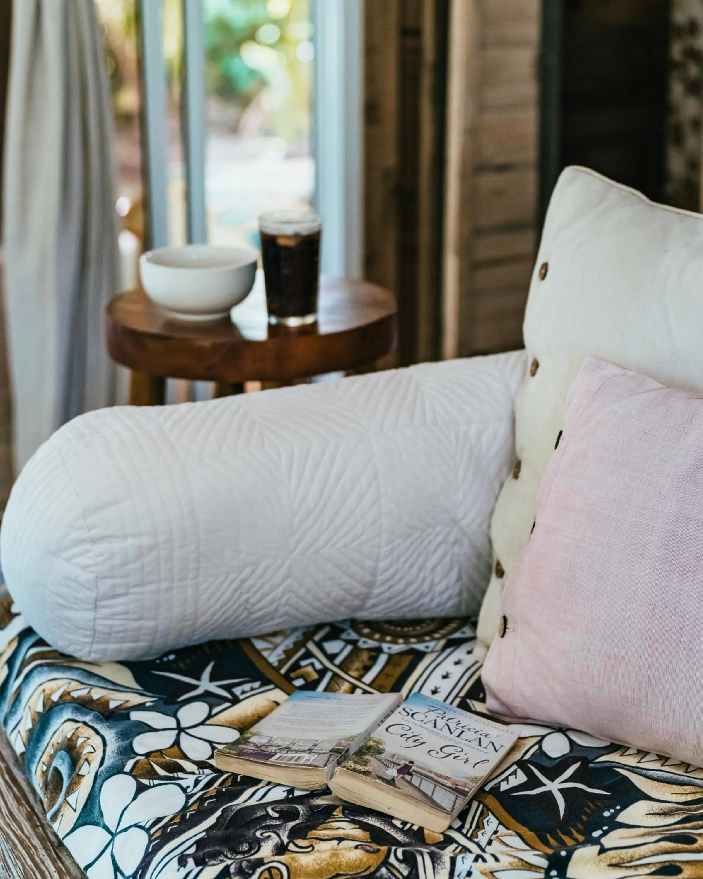 Living room, Bed in Bungalow Bali Hai