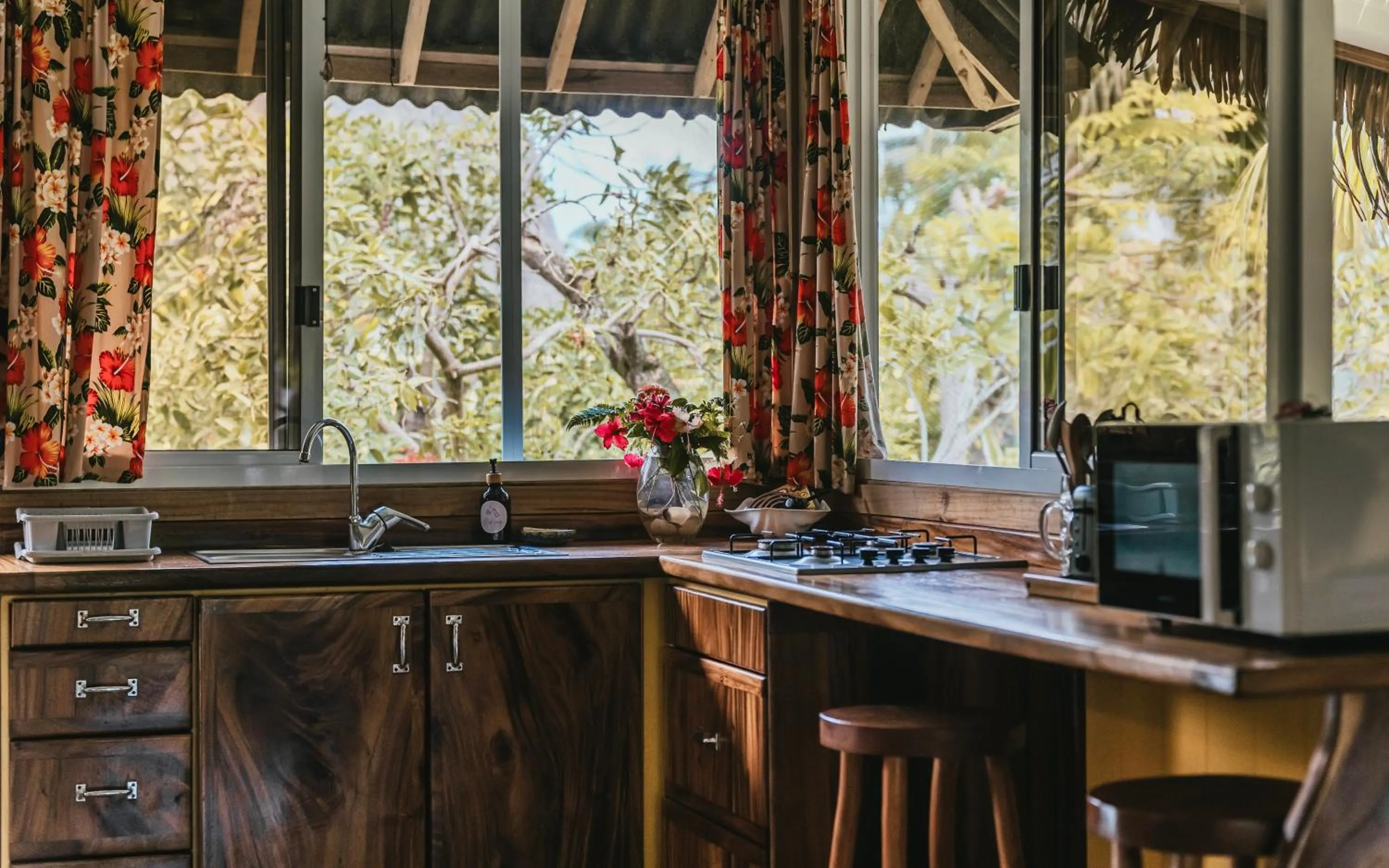 Kitchen or kitchenette in Bungalow Bali Hai