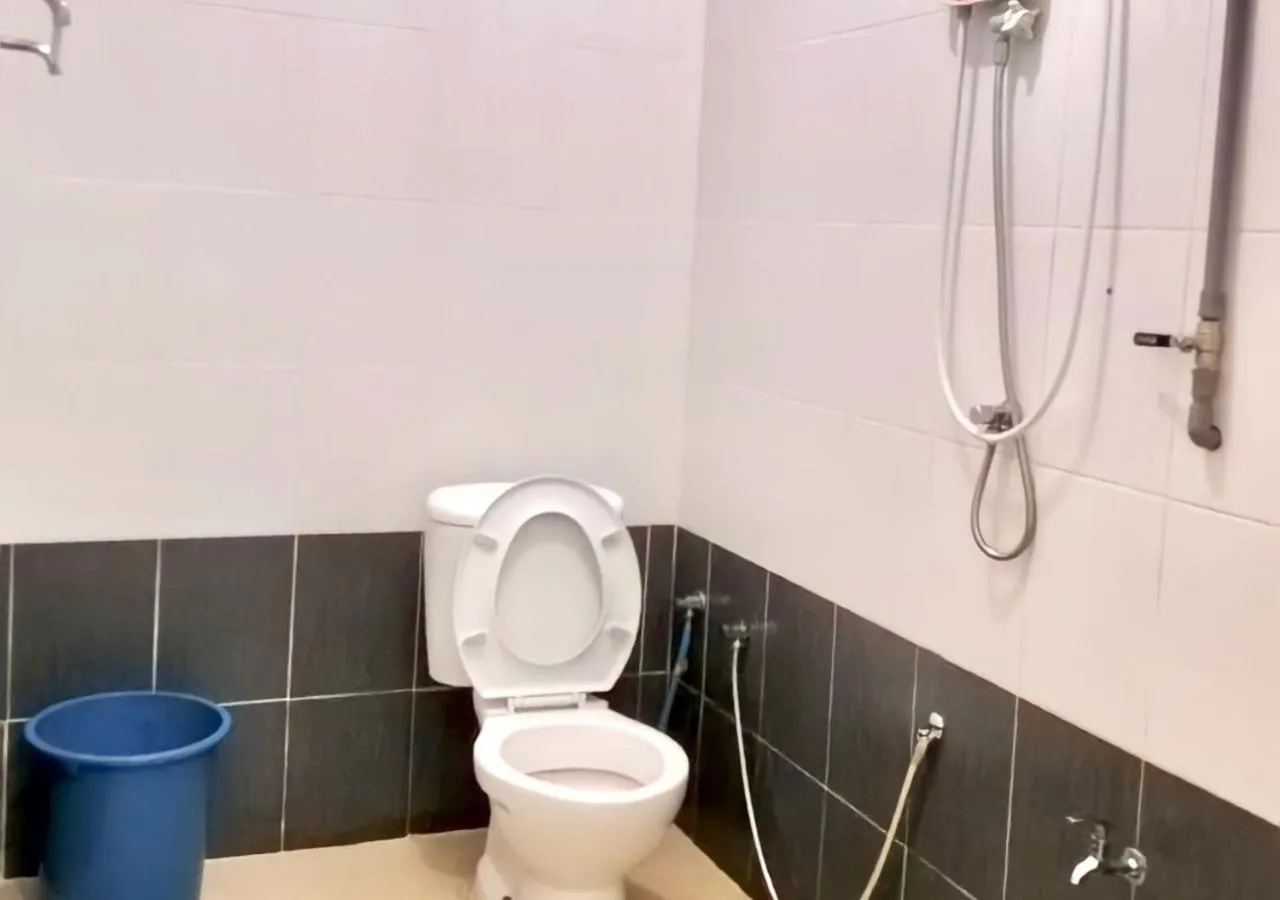 Shower in Kenangan Inn