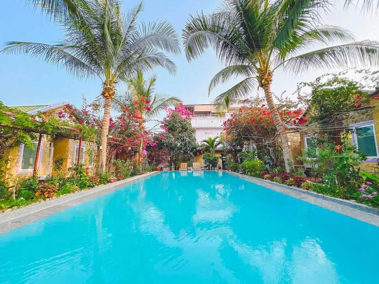 Swimming pool in Mui Ne Sunlight Villa