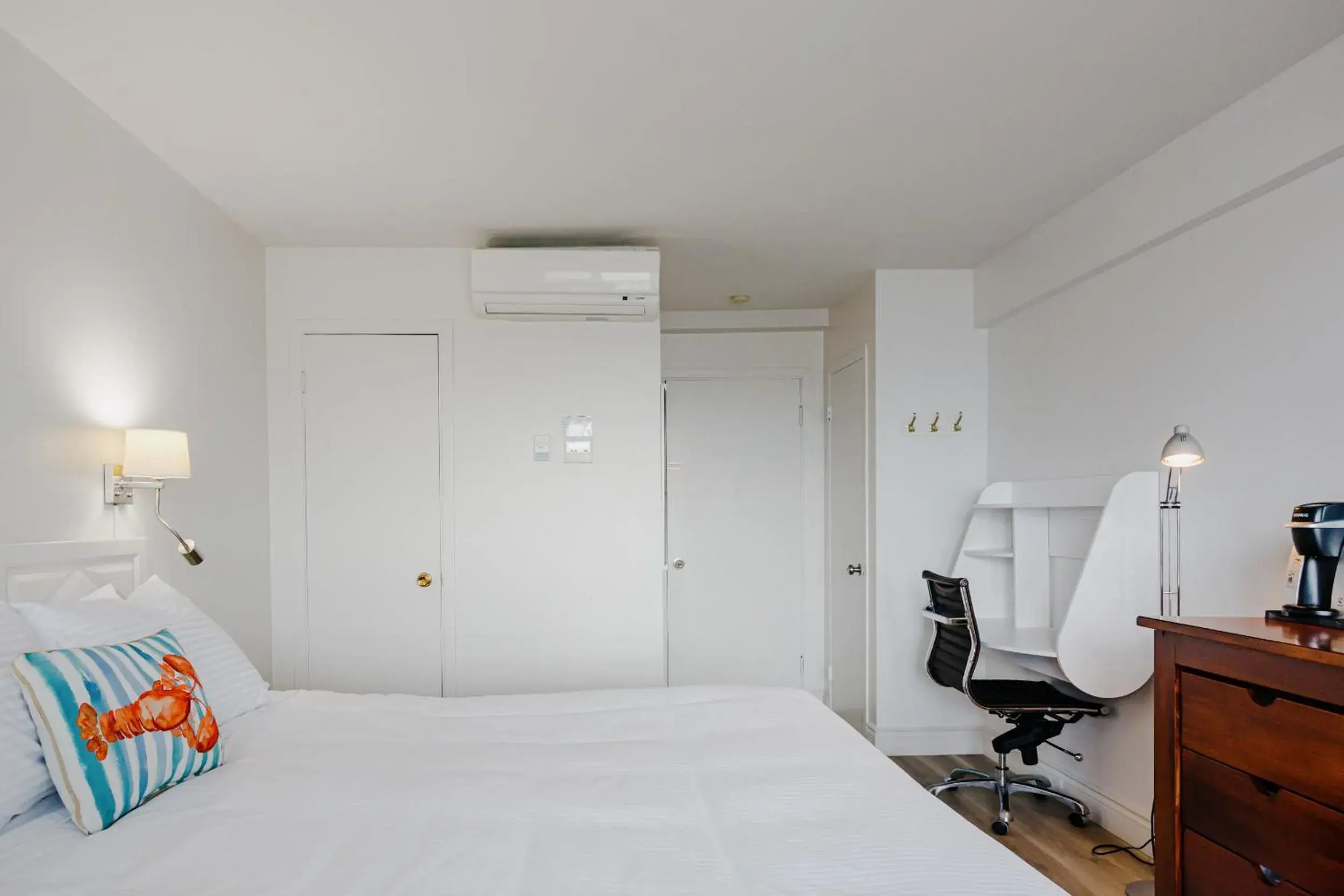 Partial sea view, King with shared balcony in Riotel Bonaventure Partial sea view, King with shared balcony in Riotel Bonaventure