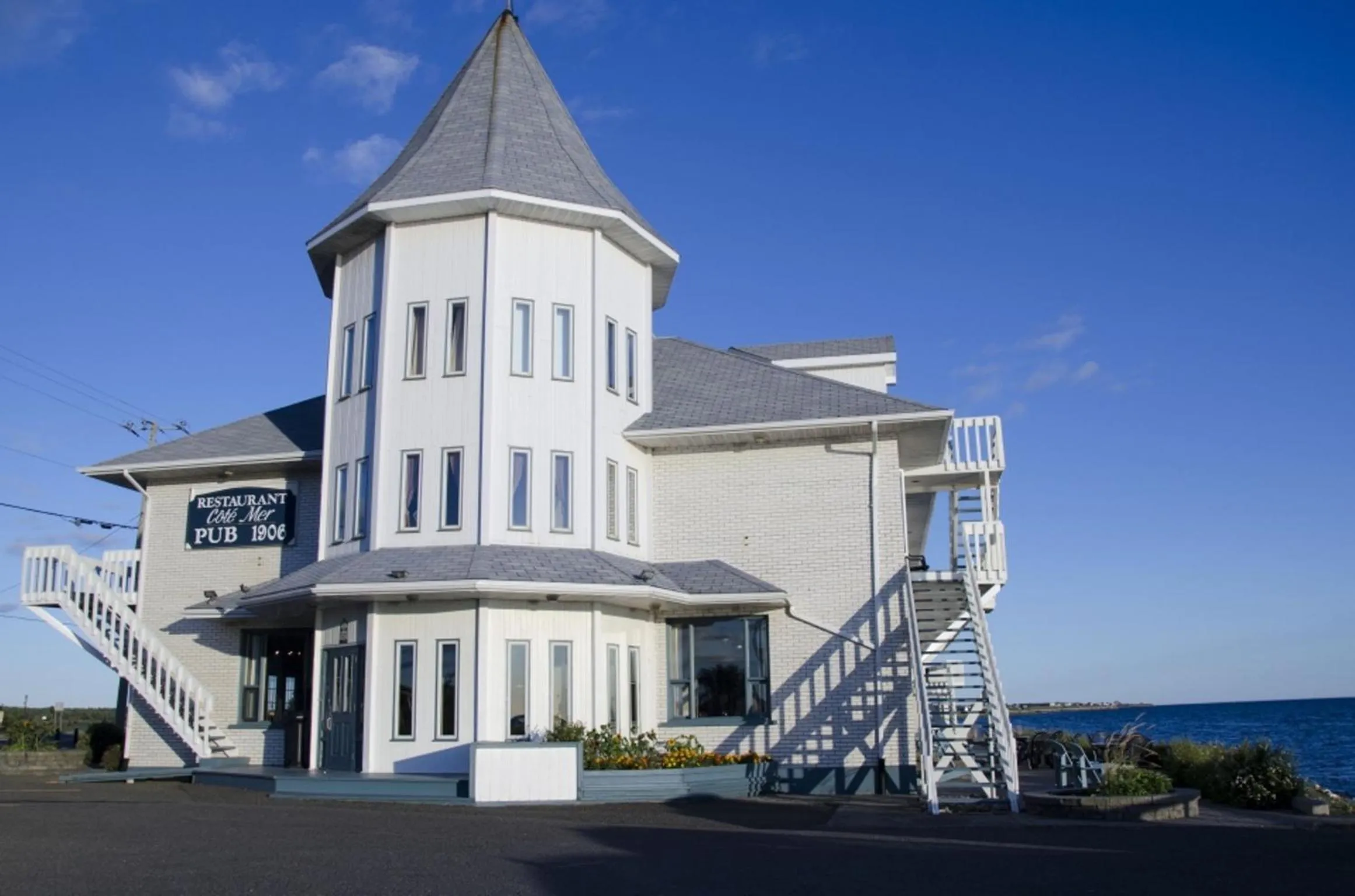 Property building in Riotel Bonaventure