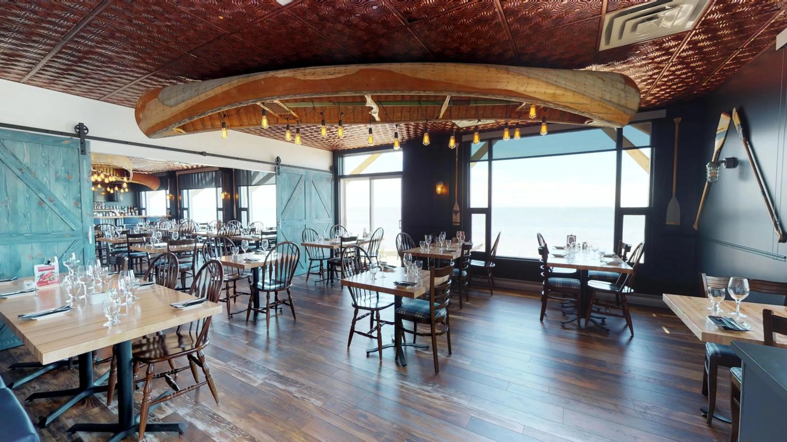 Restaurant/places to eat in Riotel Bonaventure