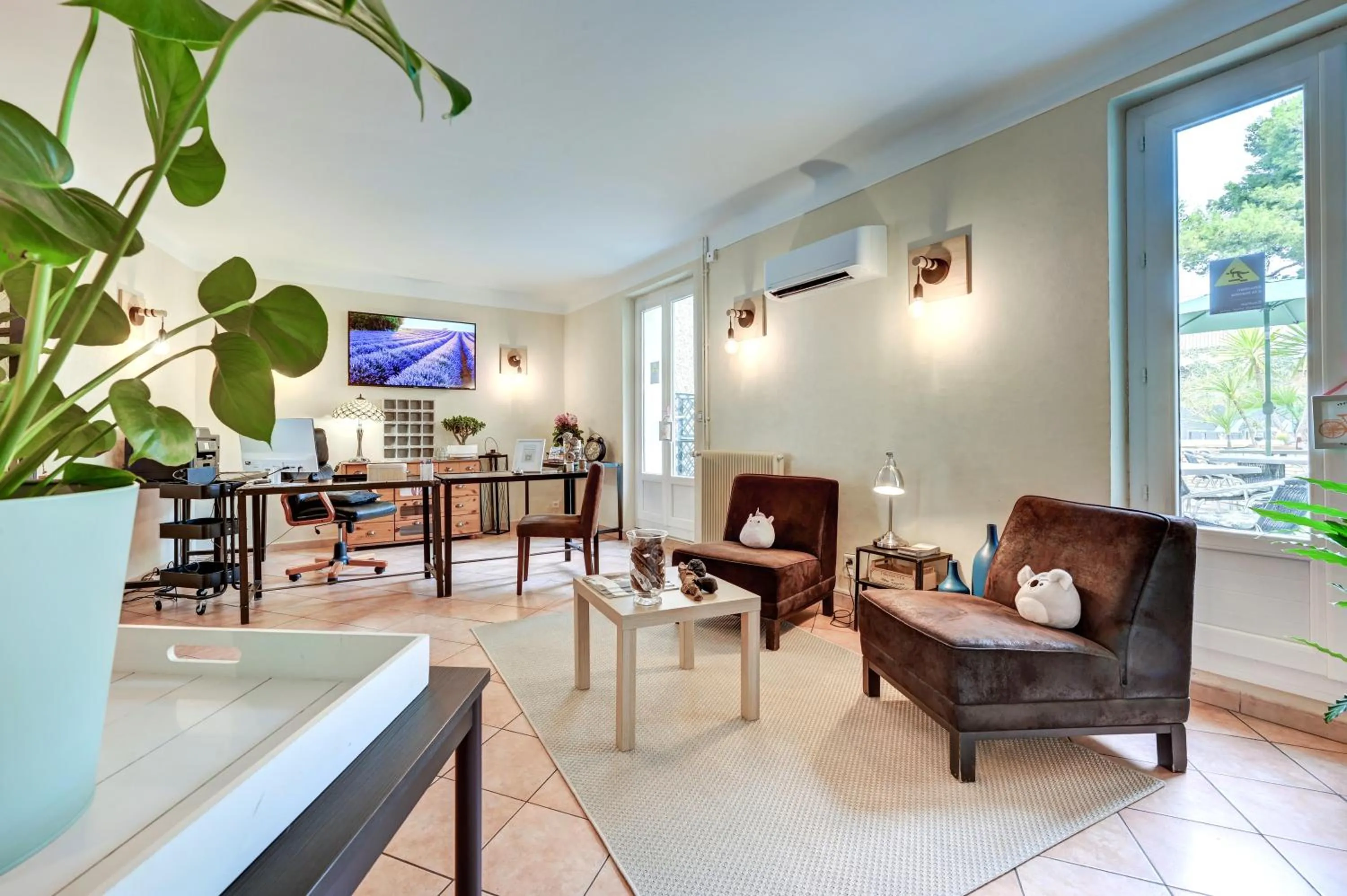 Living room in Logis Hôtel La Bastide d'Entraigues