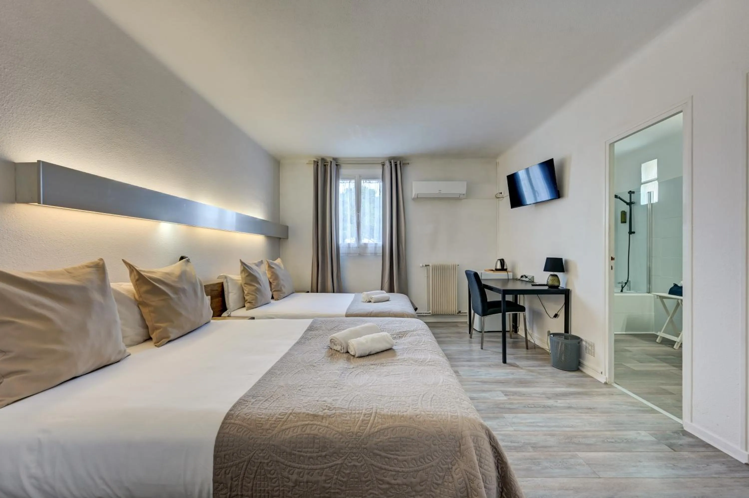 Photo of the whole room, Bed in Logis Hôtel La Bastide d'Entraigues