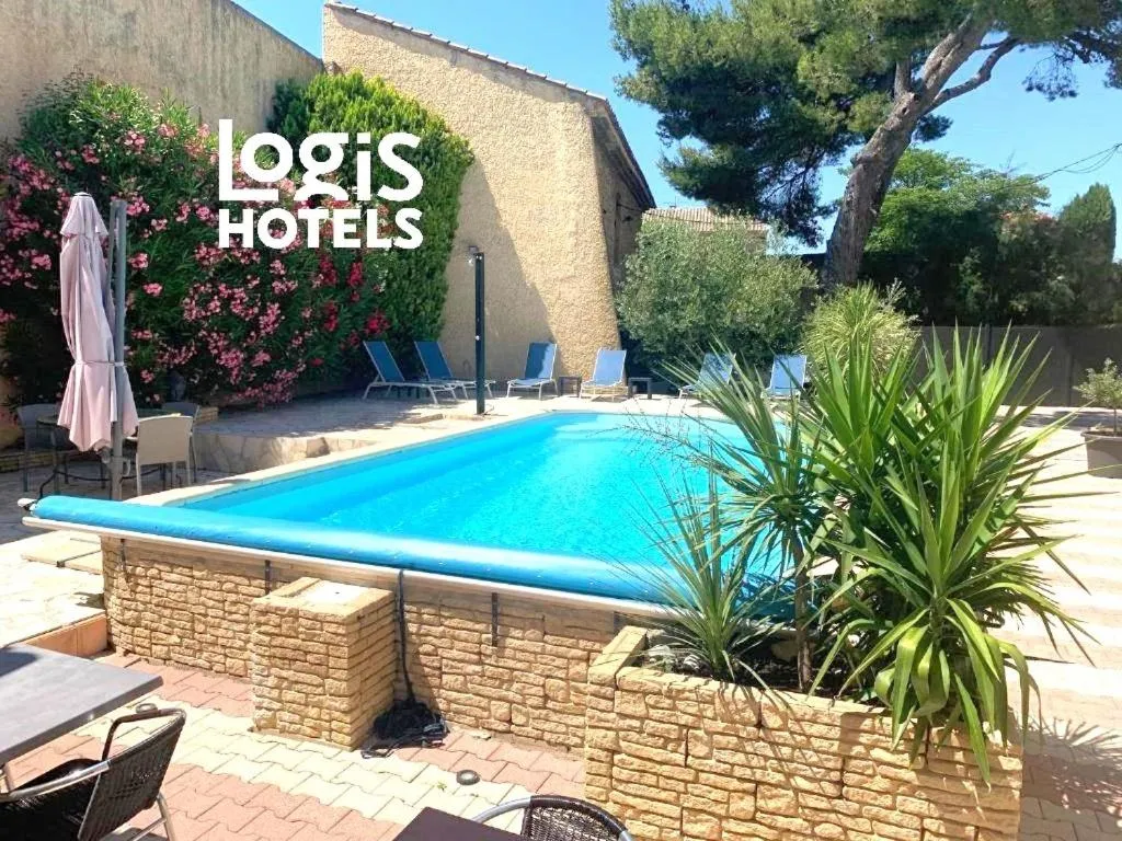 Pool view in Logis Hôtel La Bastide d'Entraigues