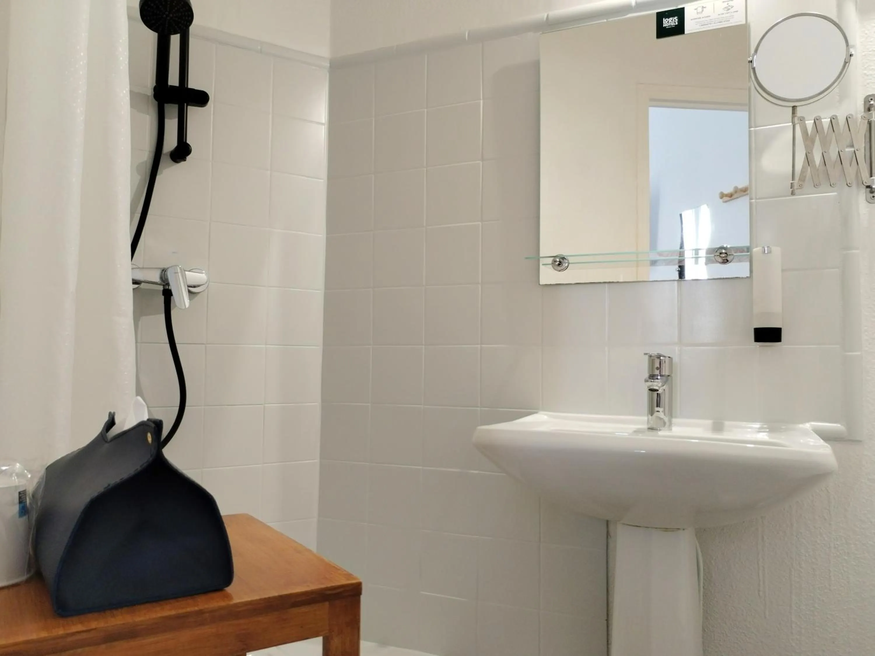 Bathroom in Logis Hôtel La Bastide d'Entraigues