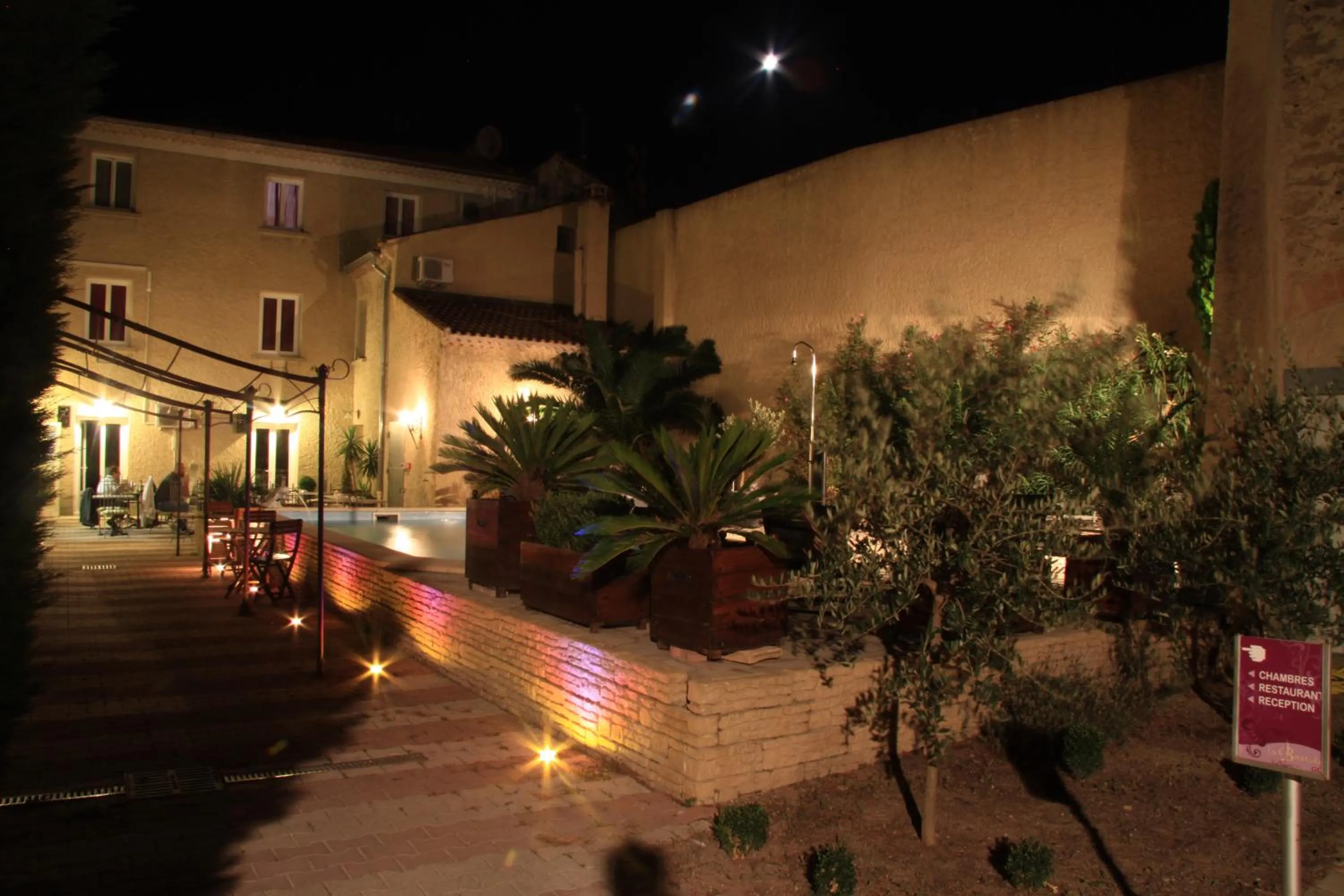 Night in Logis Hôtel La Bastide d'Entraigues