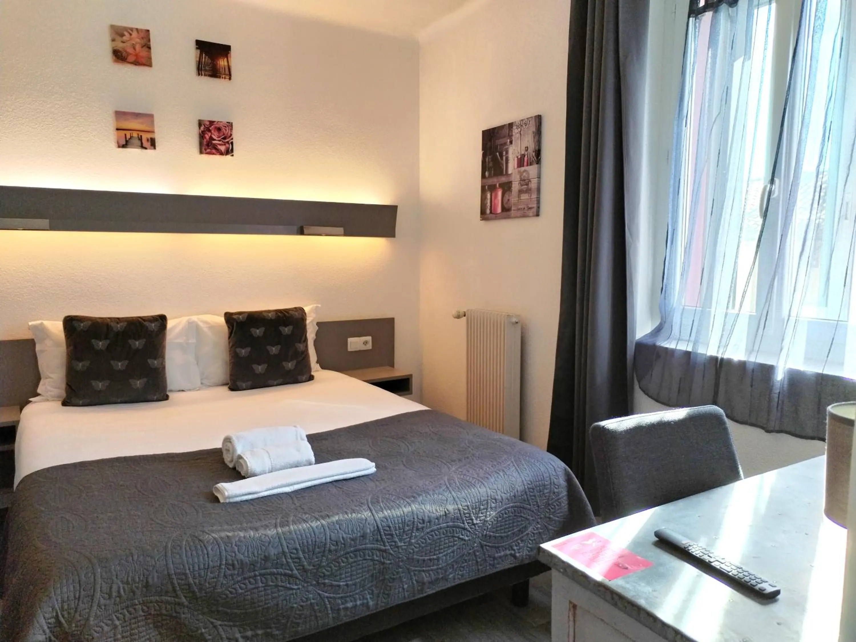 Bedroom, Bed in Logis Hôtel La Bastide d'Entraigues