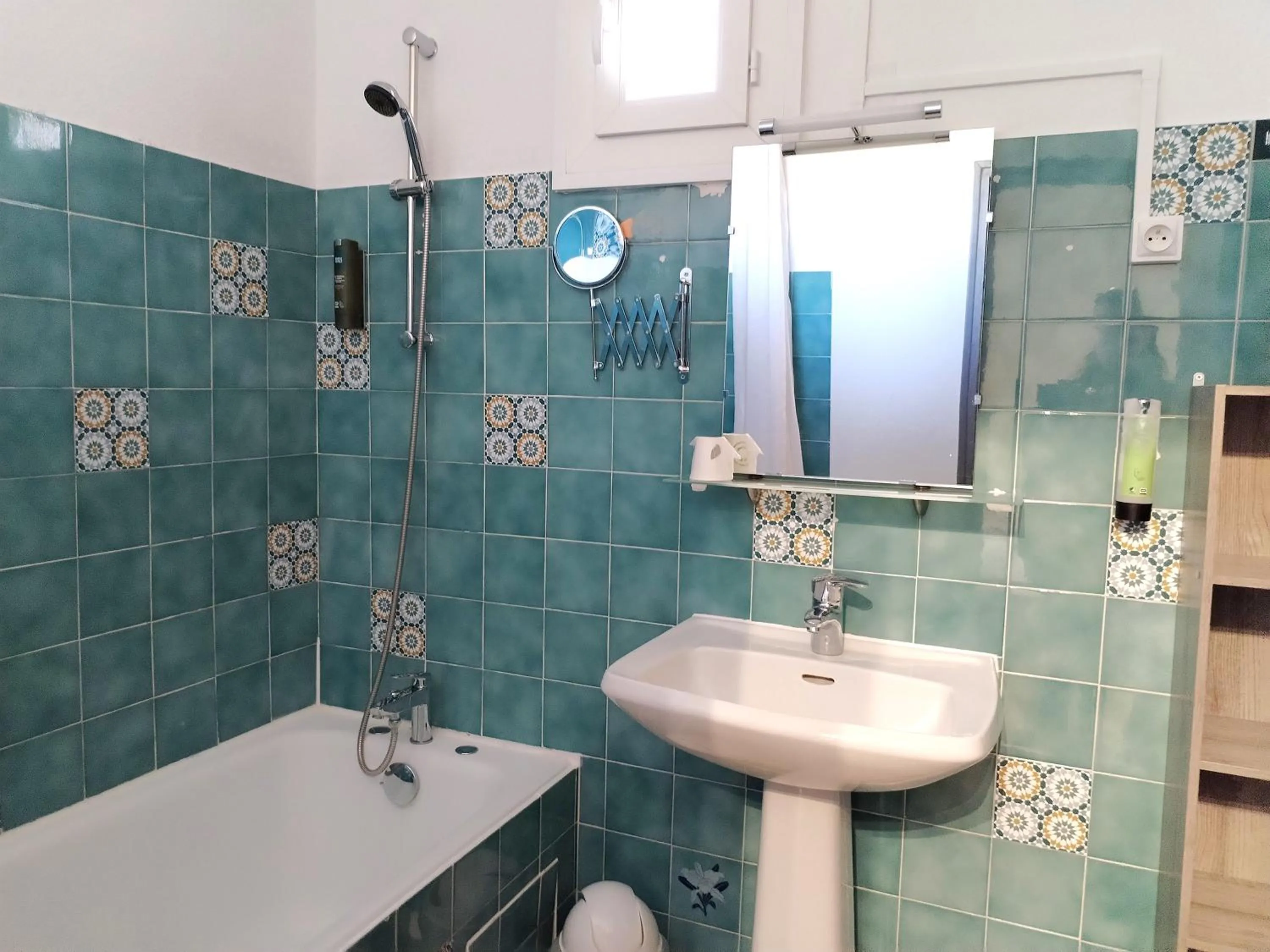 Bathroom in Logis Hôtel La Bastide d'Entraigues