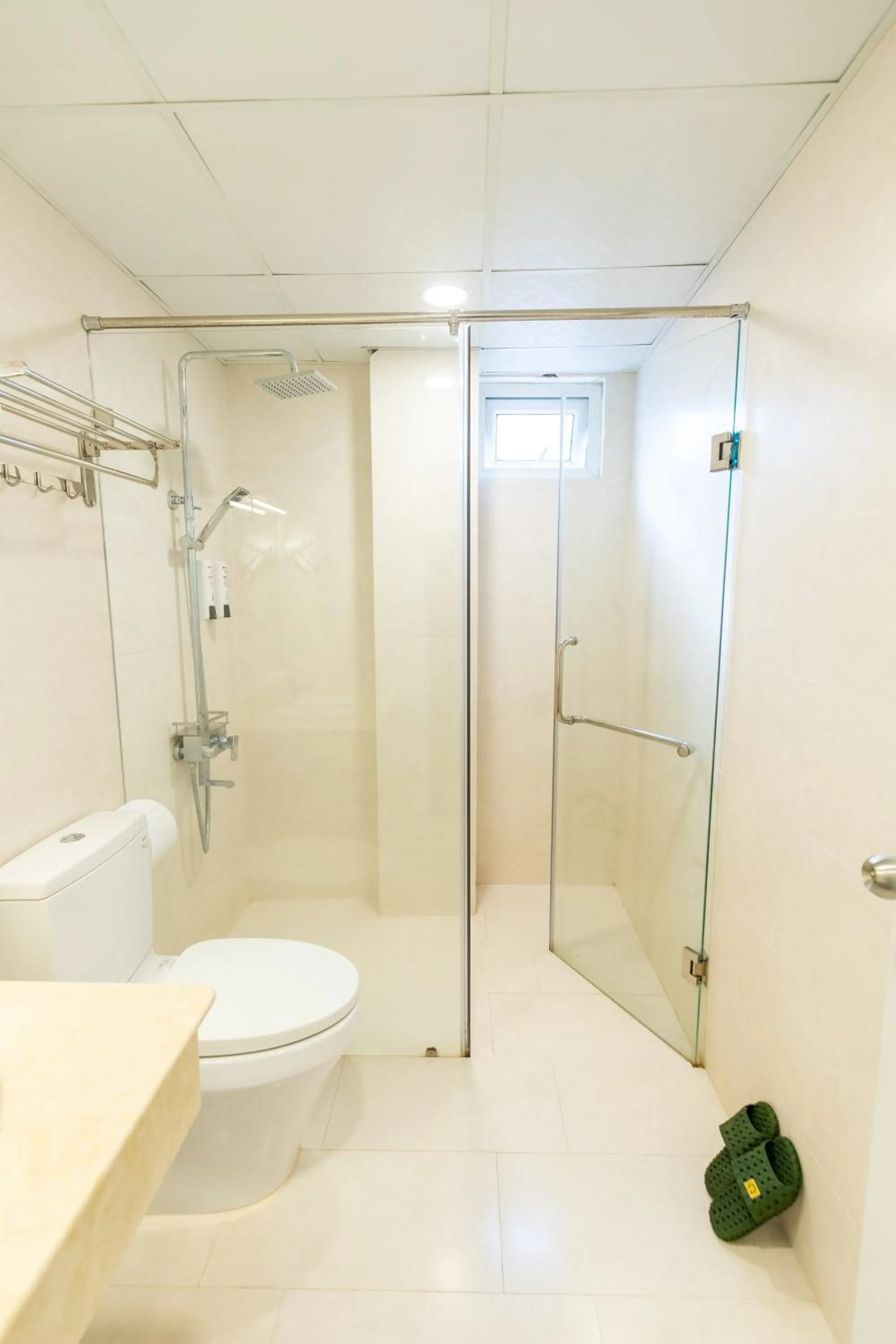 Shower in The Grace Hotel