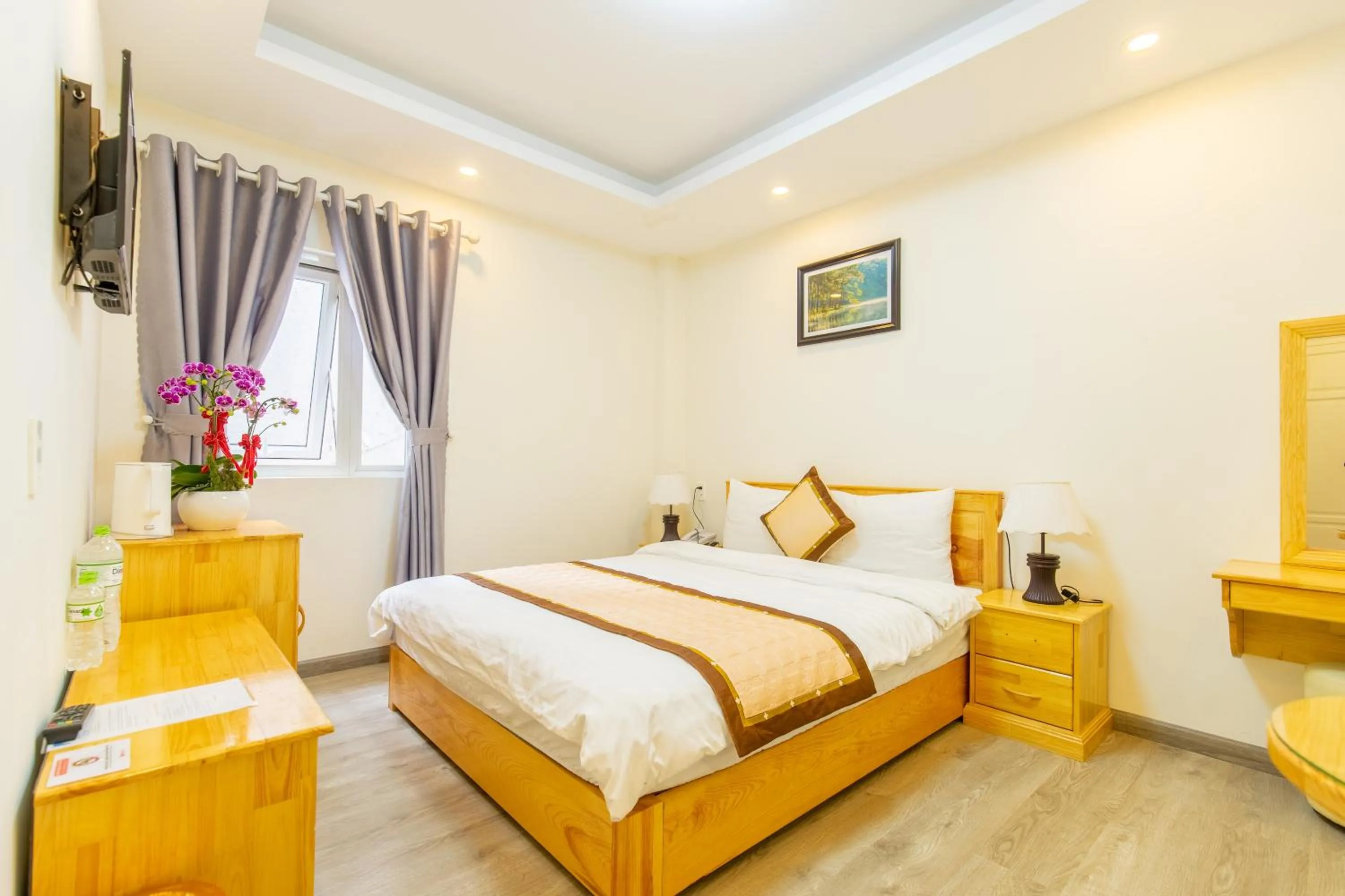 Seating area, Bed in The Grace Hotel