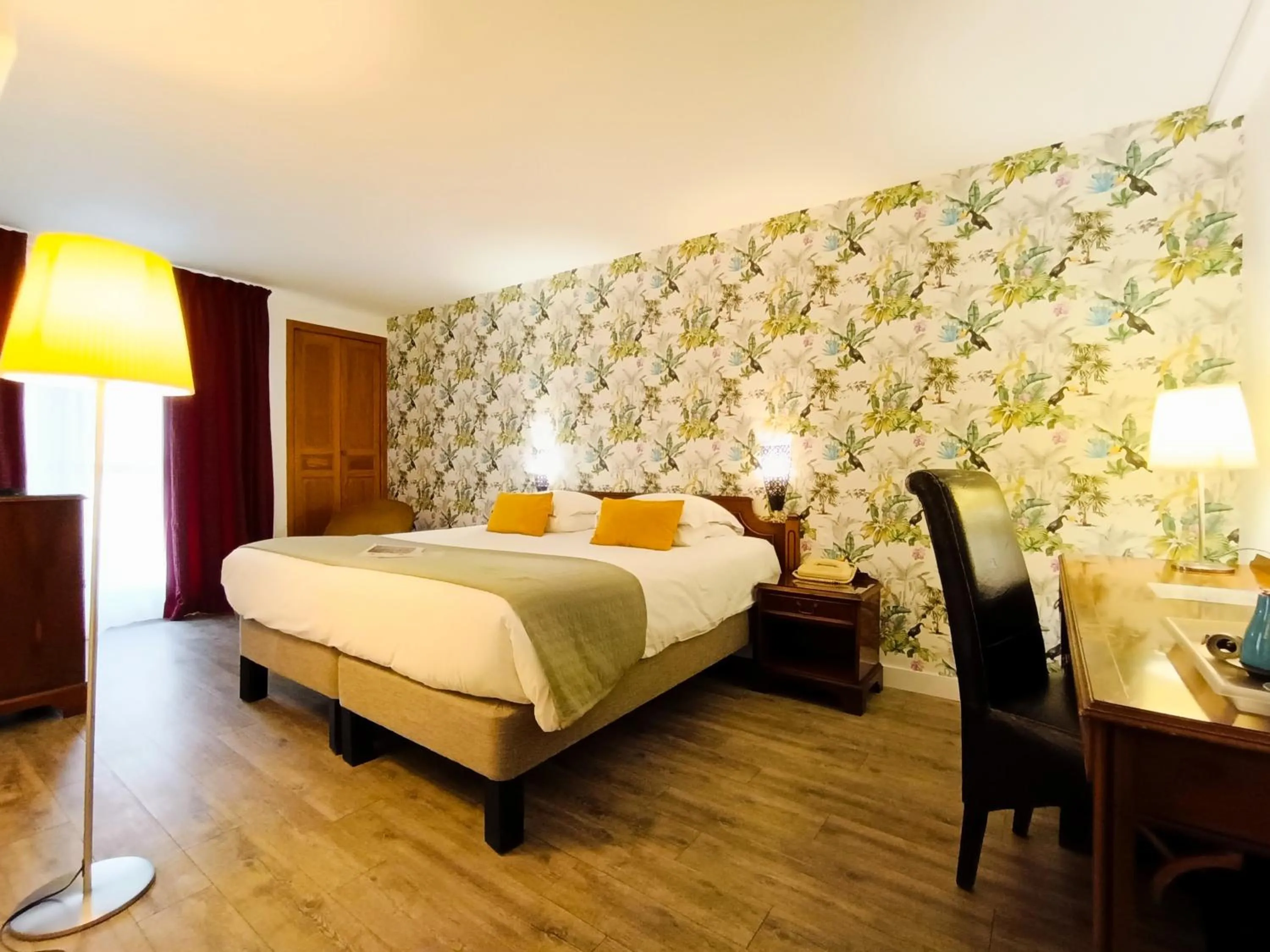Double or Twin Room - single occupancy in Hotel Des Tuileries