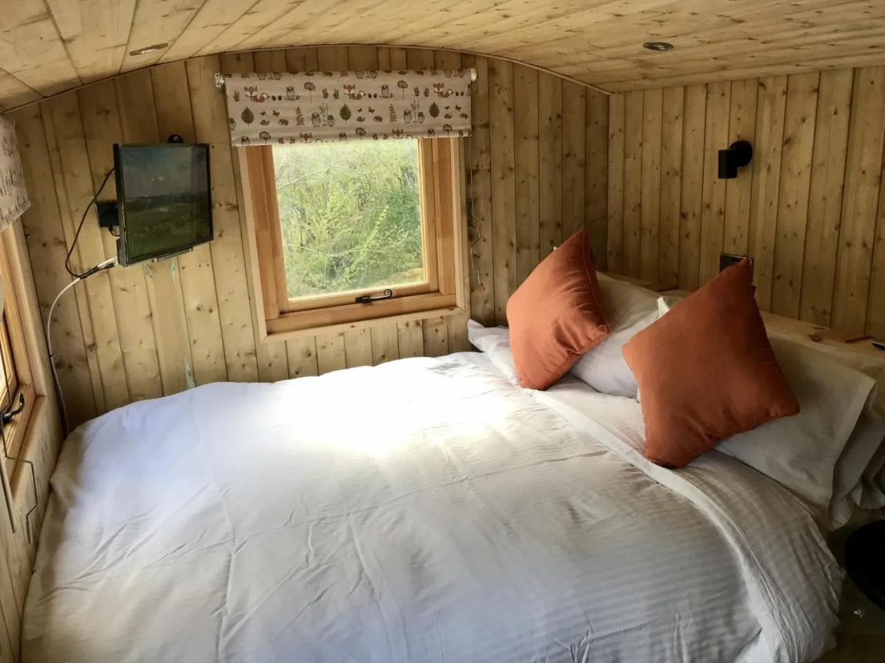 Bed in Highland Bear Lodge & Luxury Bear Huts