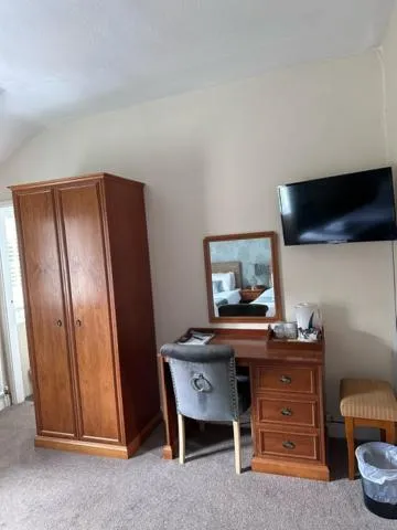 TV and multimedia in East Ayton Lodge Hotel, Scarborough