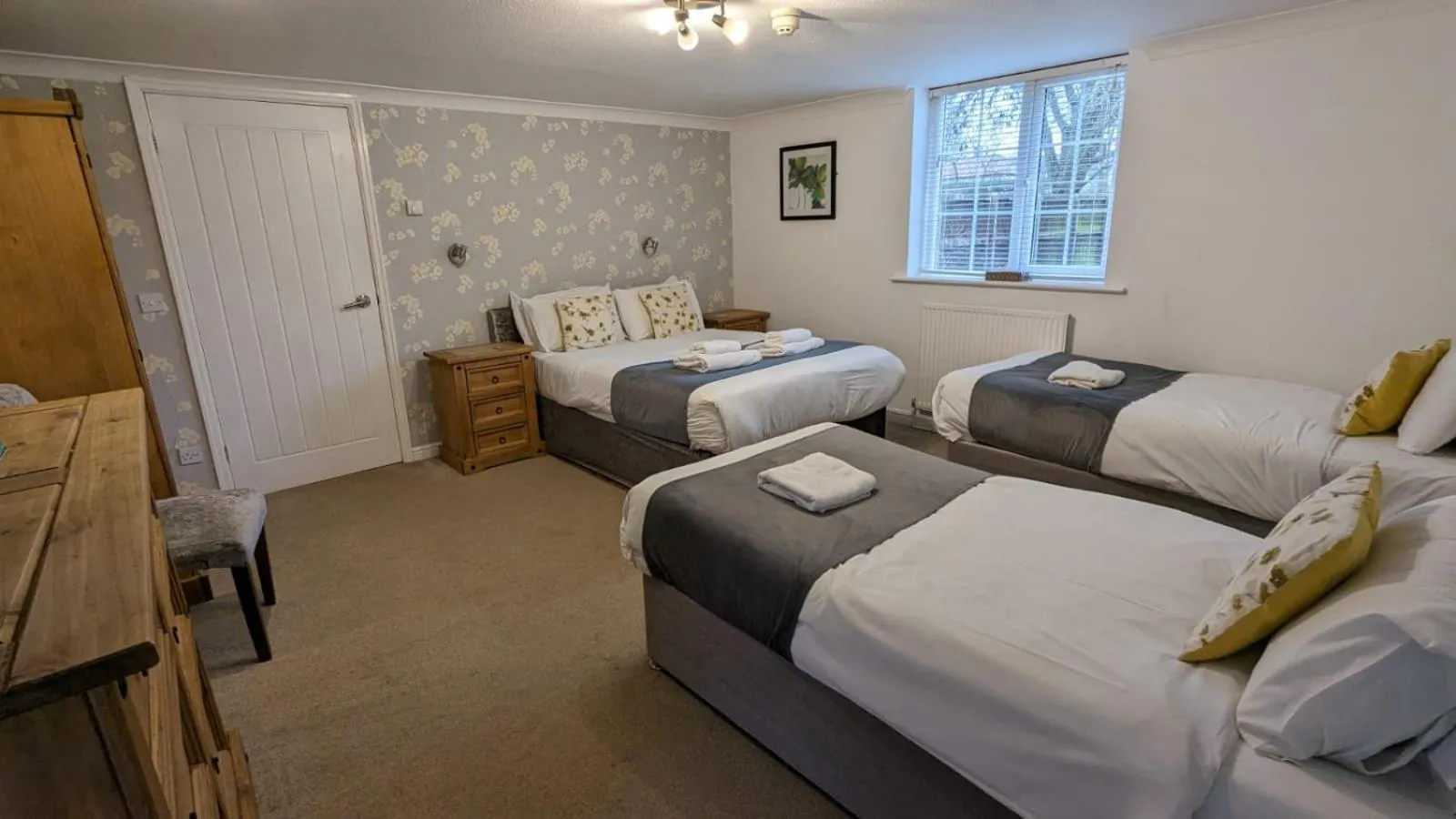 Photo of the whole room, Bed in East Ayton Lodge Hotel, Scarborough