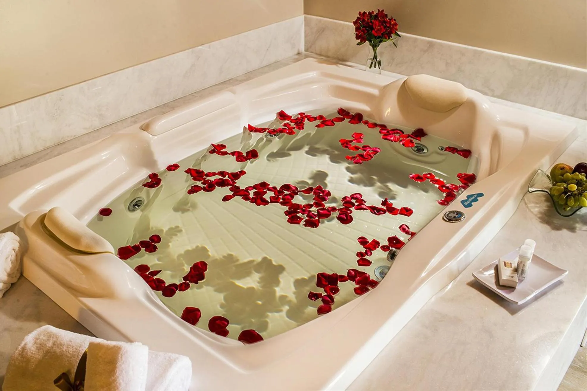 Hot Tub in Hotel Refugio da Montanha