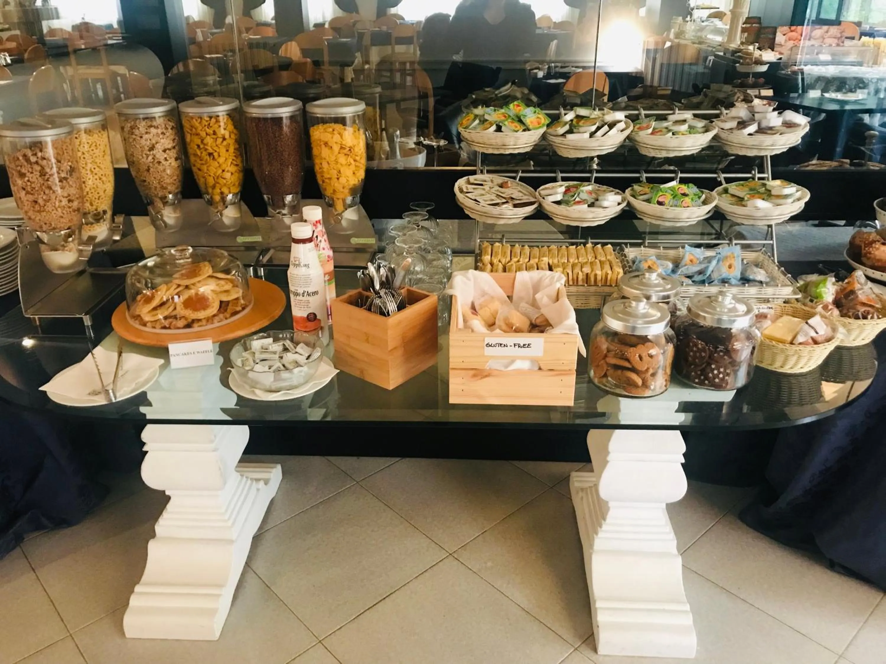 Buffet breakfast in G&D Hotel Deanna Pool&Brunch