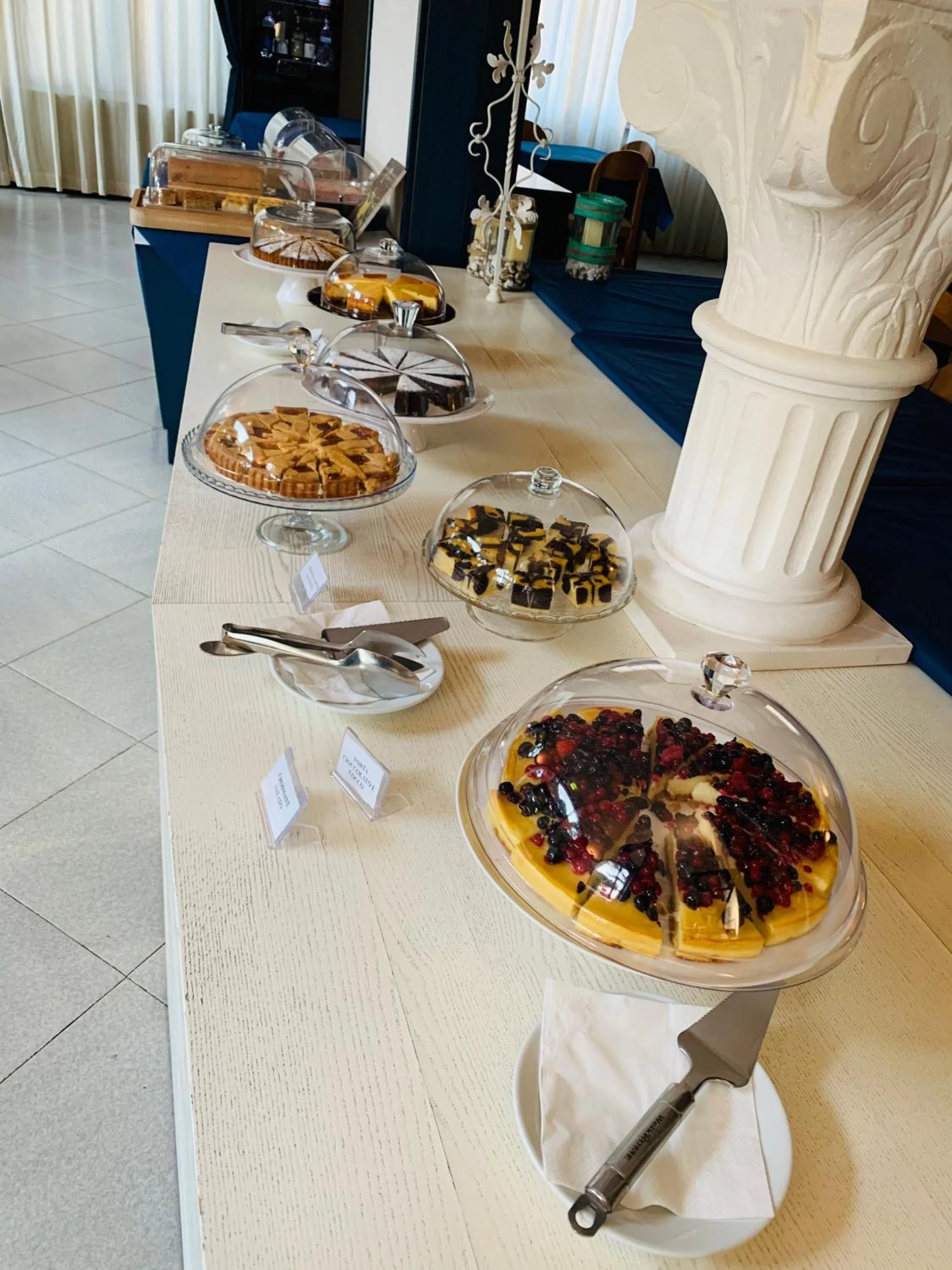 Restaurant/places to eat in G&D Hotel Deanna Pool&Brunch