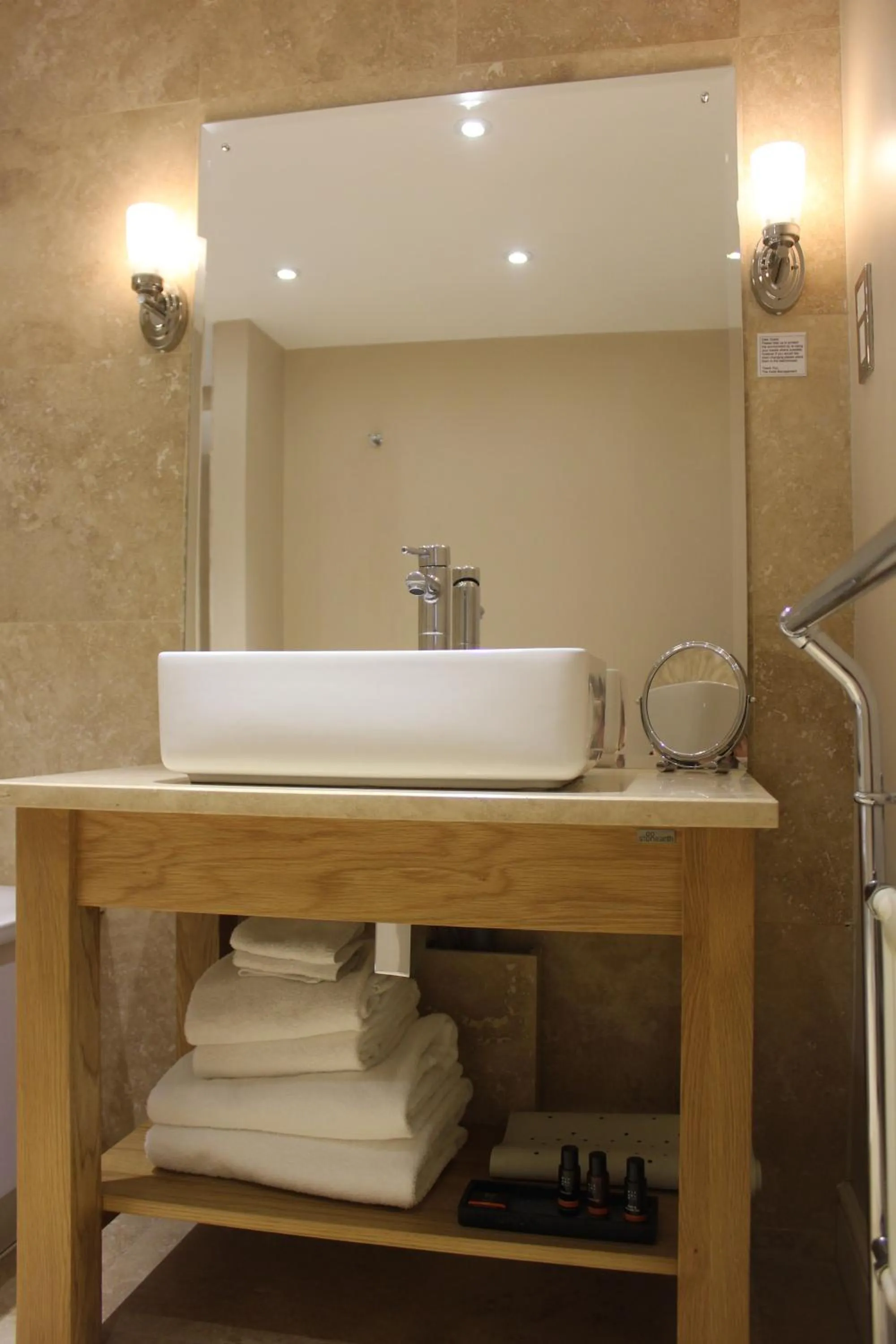 Bathroom in Mallyan Spout Hotel