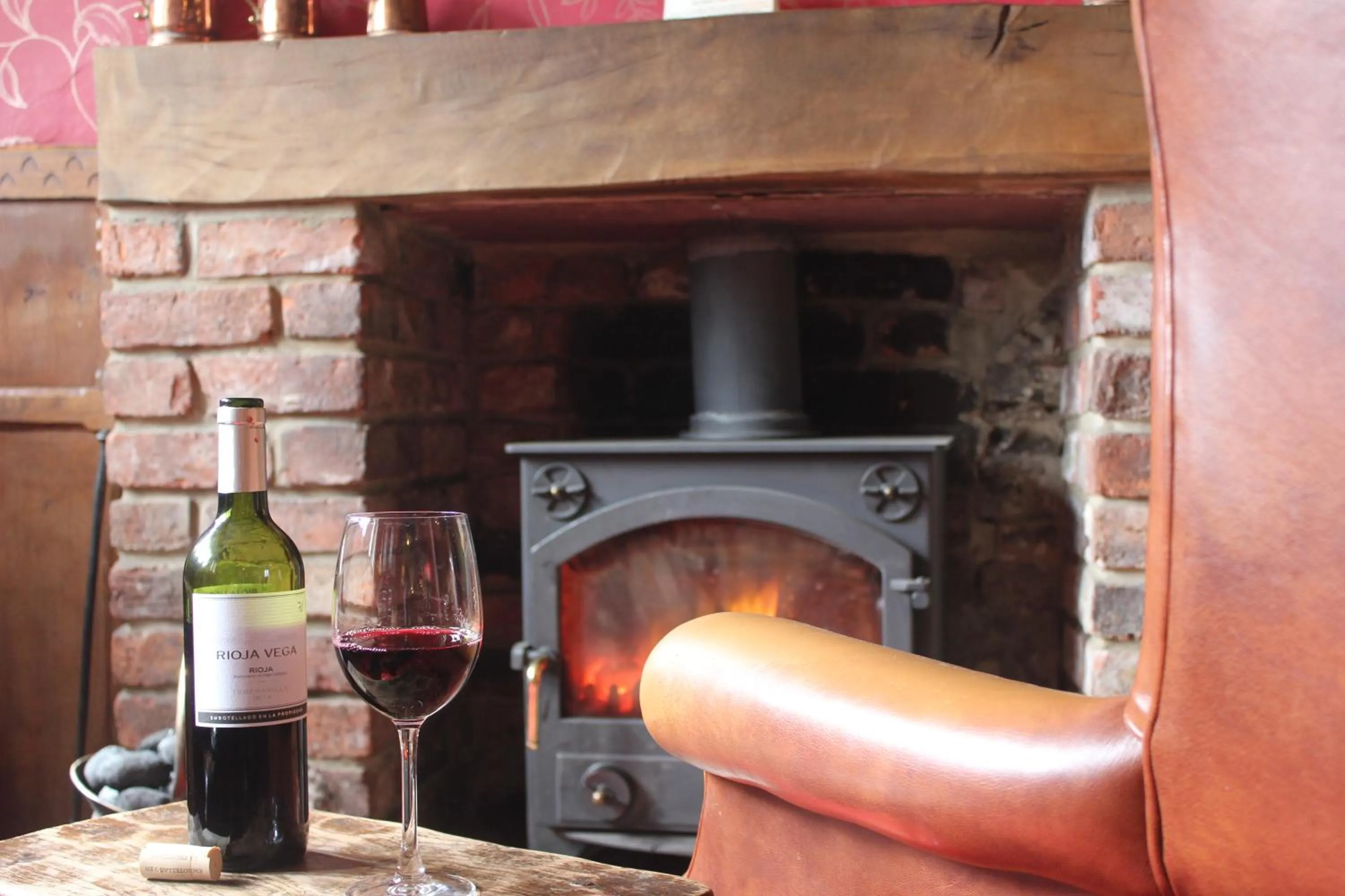 Communal lounge/ TV room in Mallyan Spout Hotel