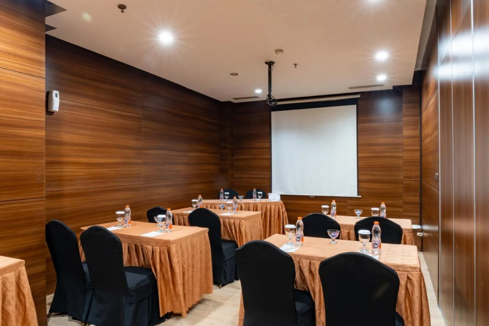 Meeting/conference room in Sotis Residence Pejompongan