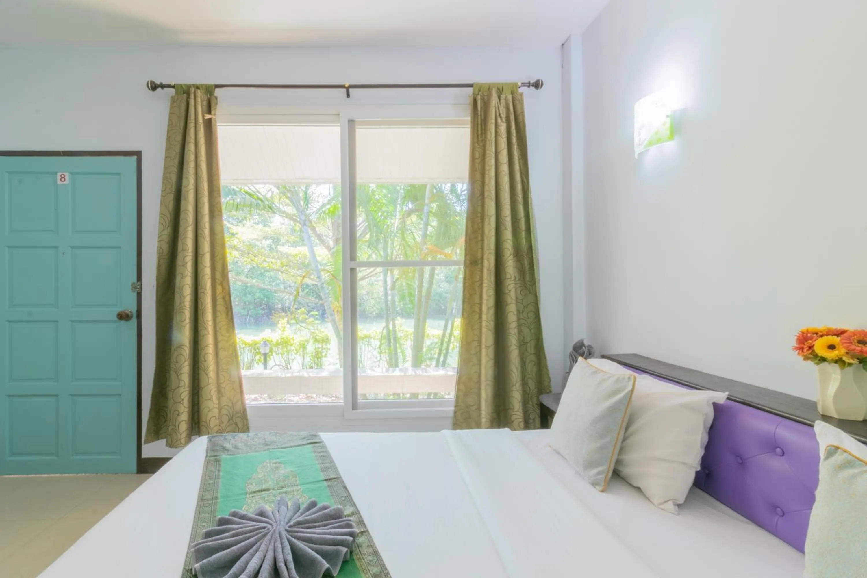 Bed in Chaiyo Resort